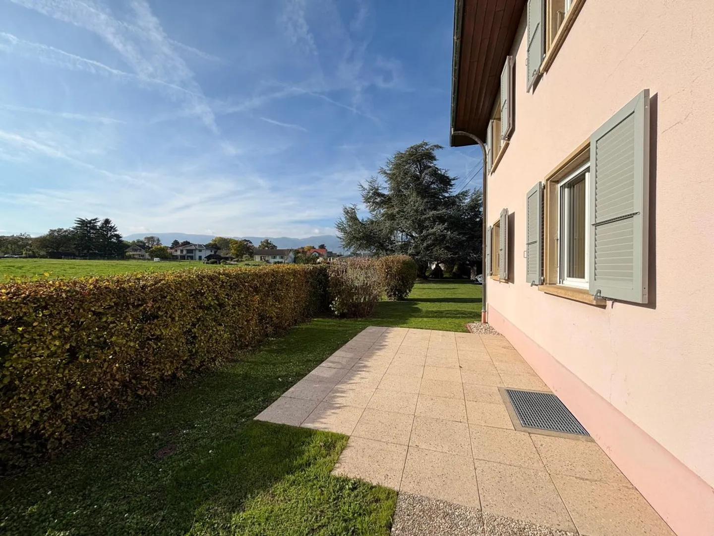 Bell'appartamento 3.5p - 2 camere / Giardino con vista lago / Laboratorio privato - Foto 3 di 9