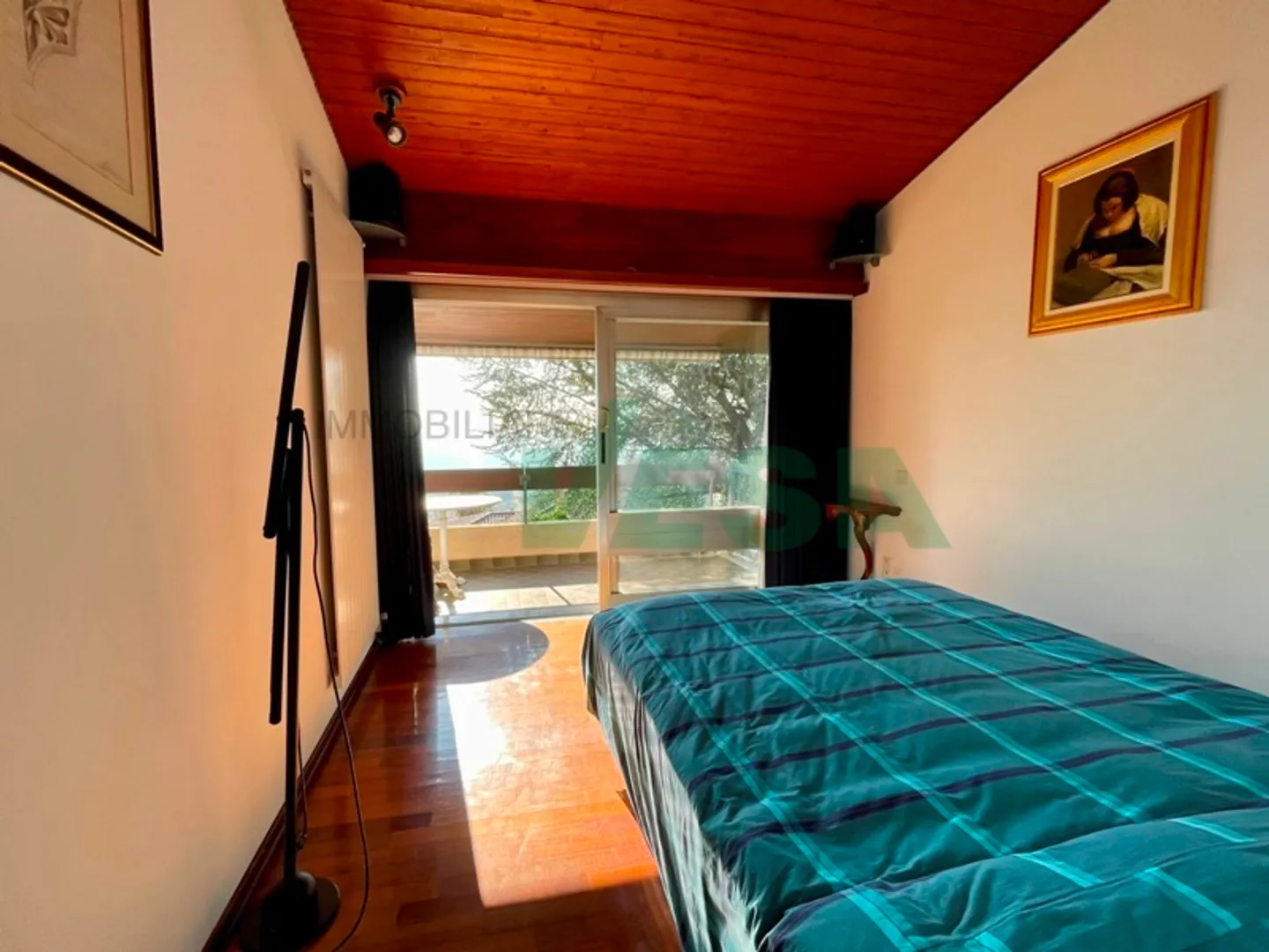 Cozy villa in a beautiful panoramic position with stunning views - Photo 10 of 13