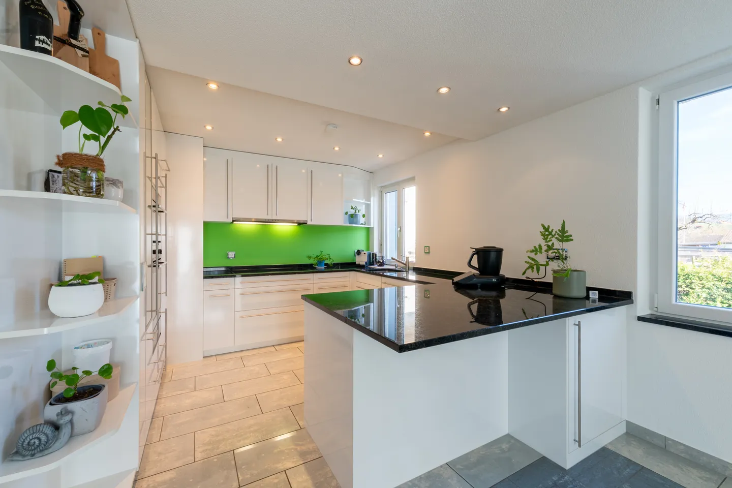 Modern Duplex with Garden - Photo 4 of 13