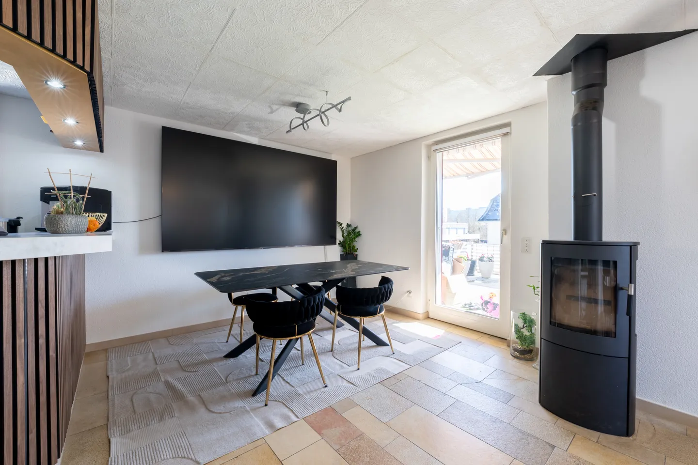 Modern Duplex with Garden - Photo 8 of 13