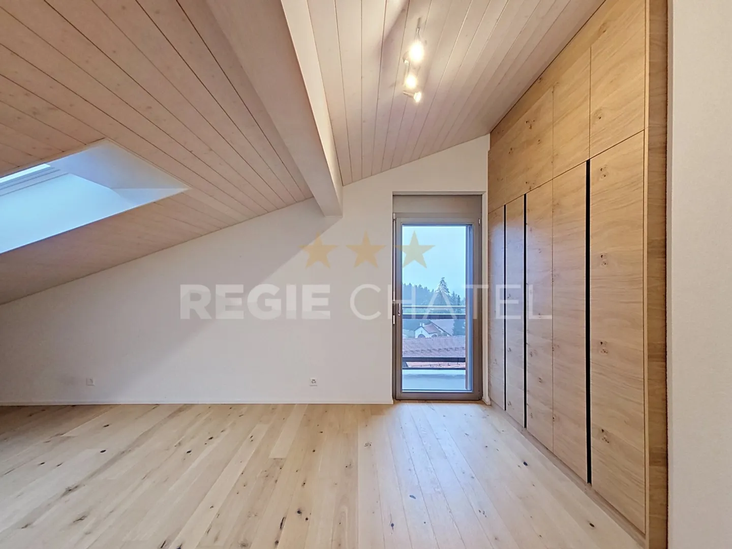 Magnifique 2.5pces avec 2 balcons dans les combles  - Foto 5 von 6