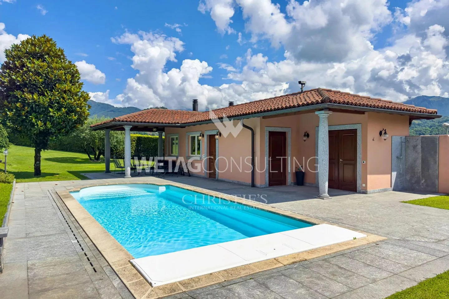 À vendre à Lugano-Manno élégante villa avec piscine, grand jardin et dépendance, également idéale comme résidence secondaire - Photo 2 sur 13