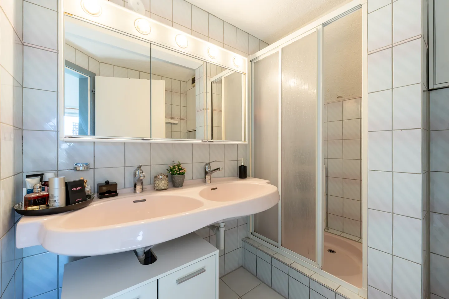 Modern Duplex with Garden - Photo 12 of 13