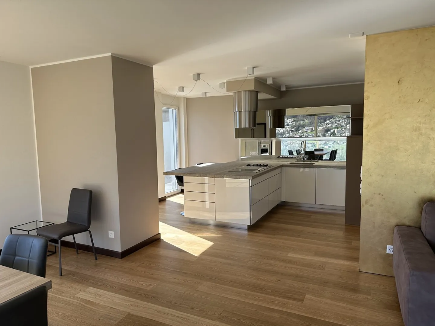 Appartamento moderno con vista lago - Foto 4 di 9