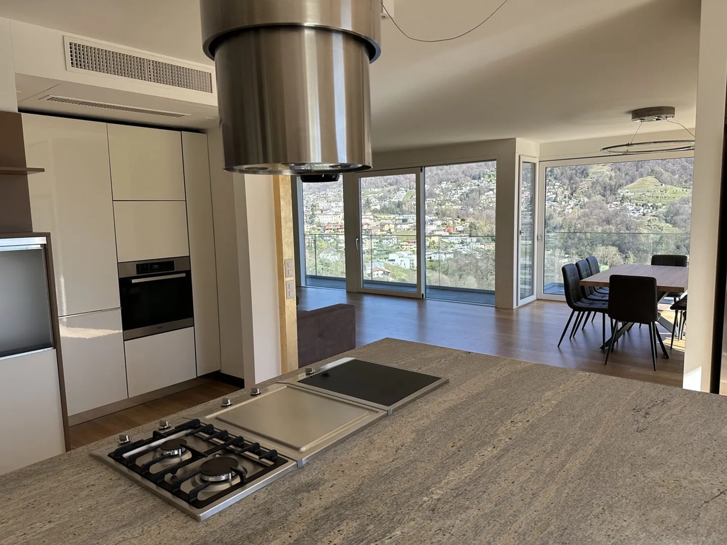 Appartamento moderno con vista lago - Foto 3 di 9