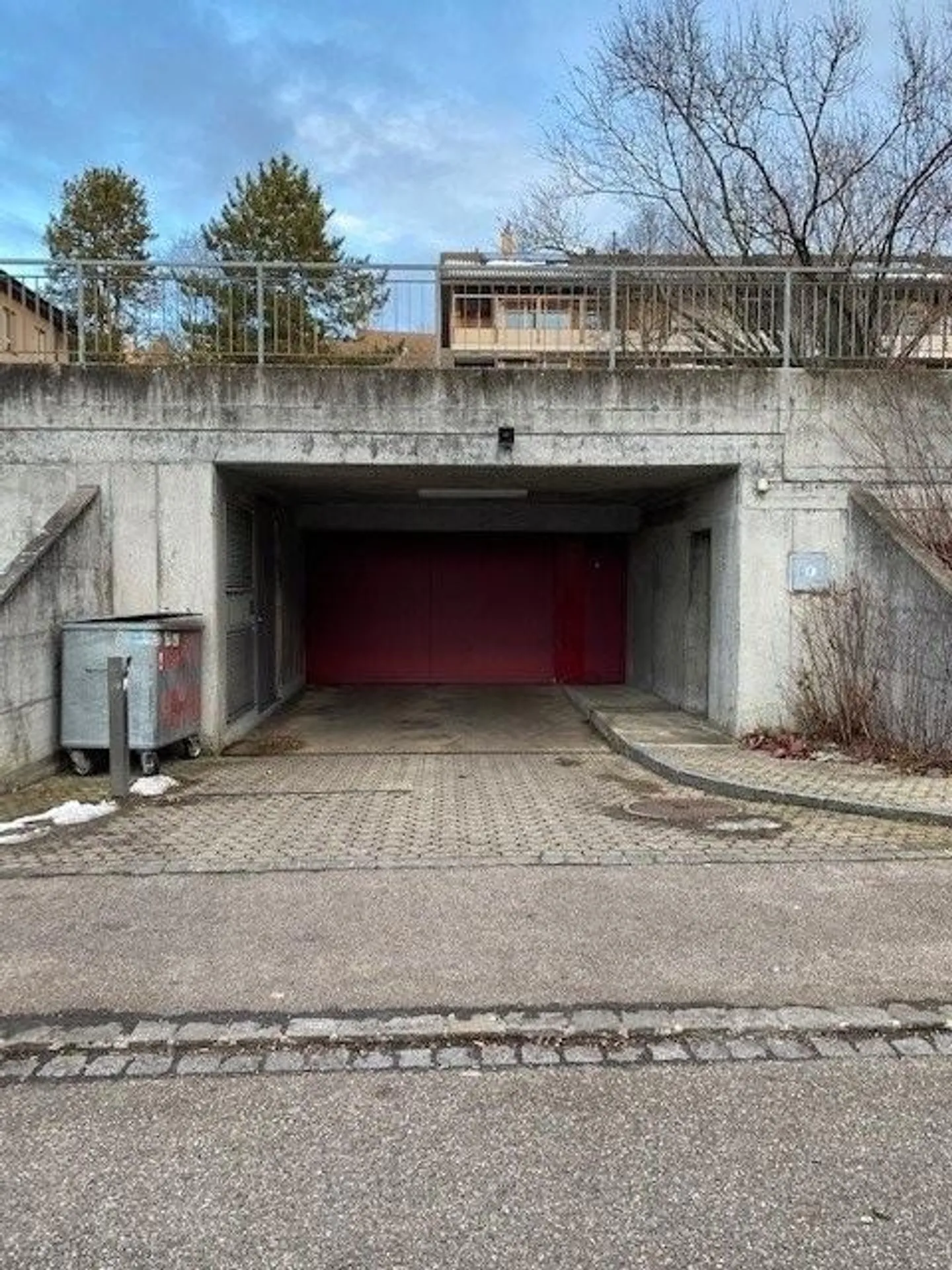 Parkplatz in Oberwil - Foto 1 von 2