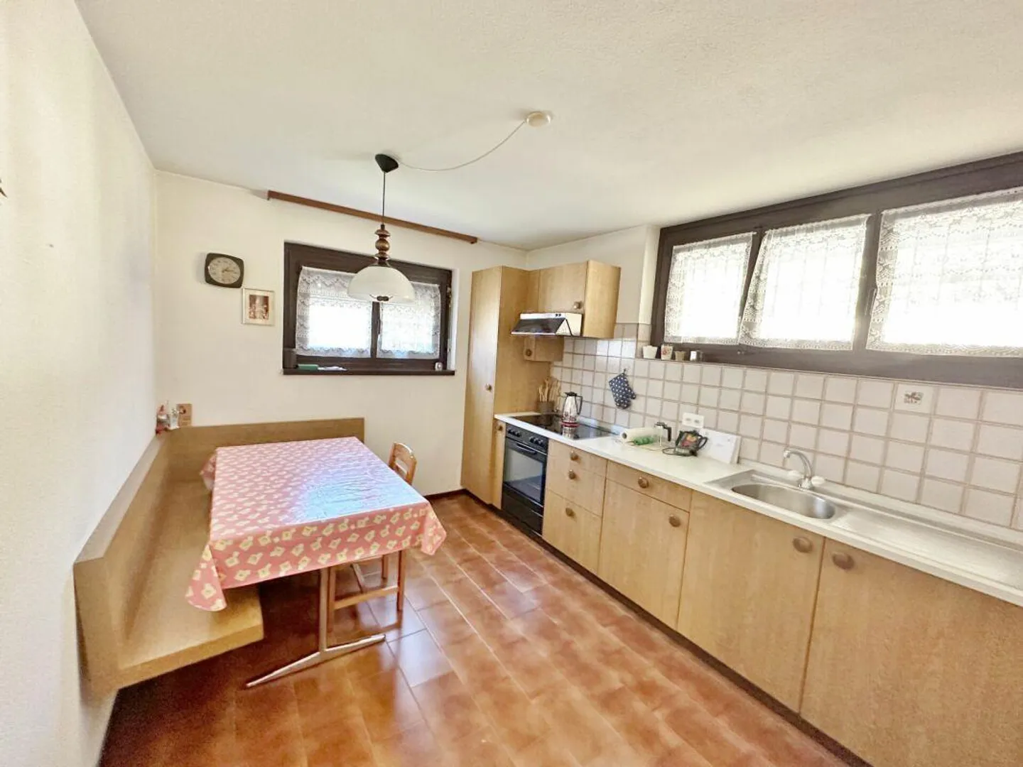 Casa unifamiliare con giardino e vista aperta - Foto 8 di 13