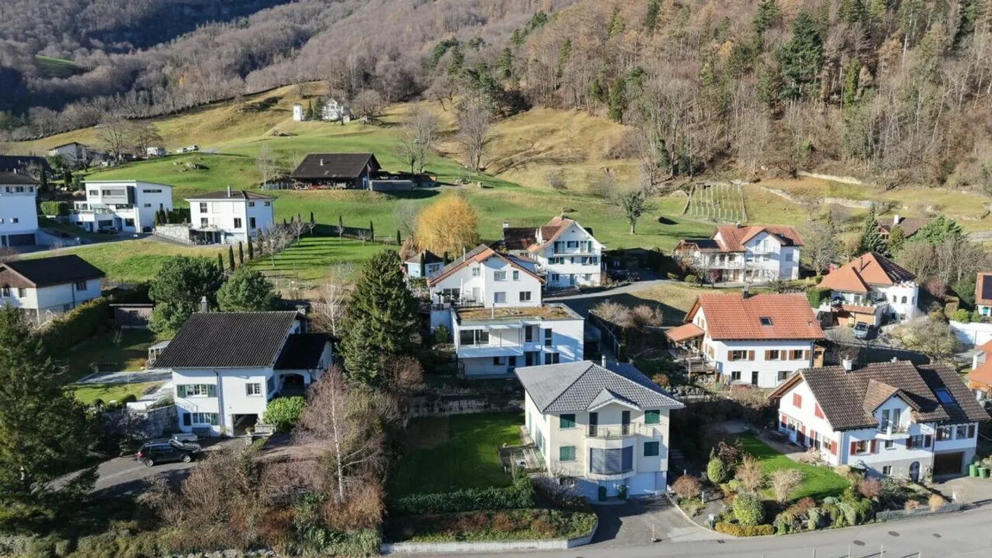 Edificio residenziale attraente con due unità ad Azmoos - Foto 4 di 14
