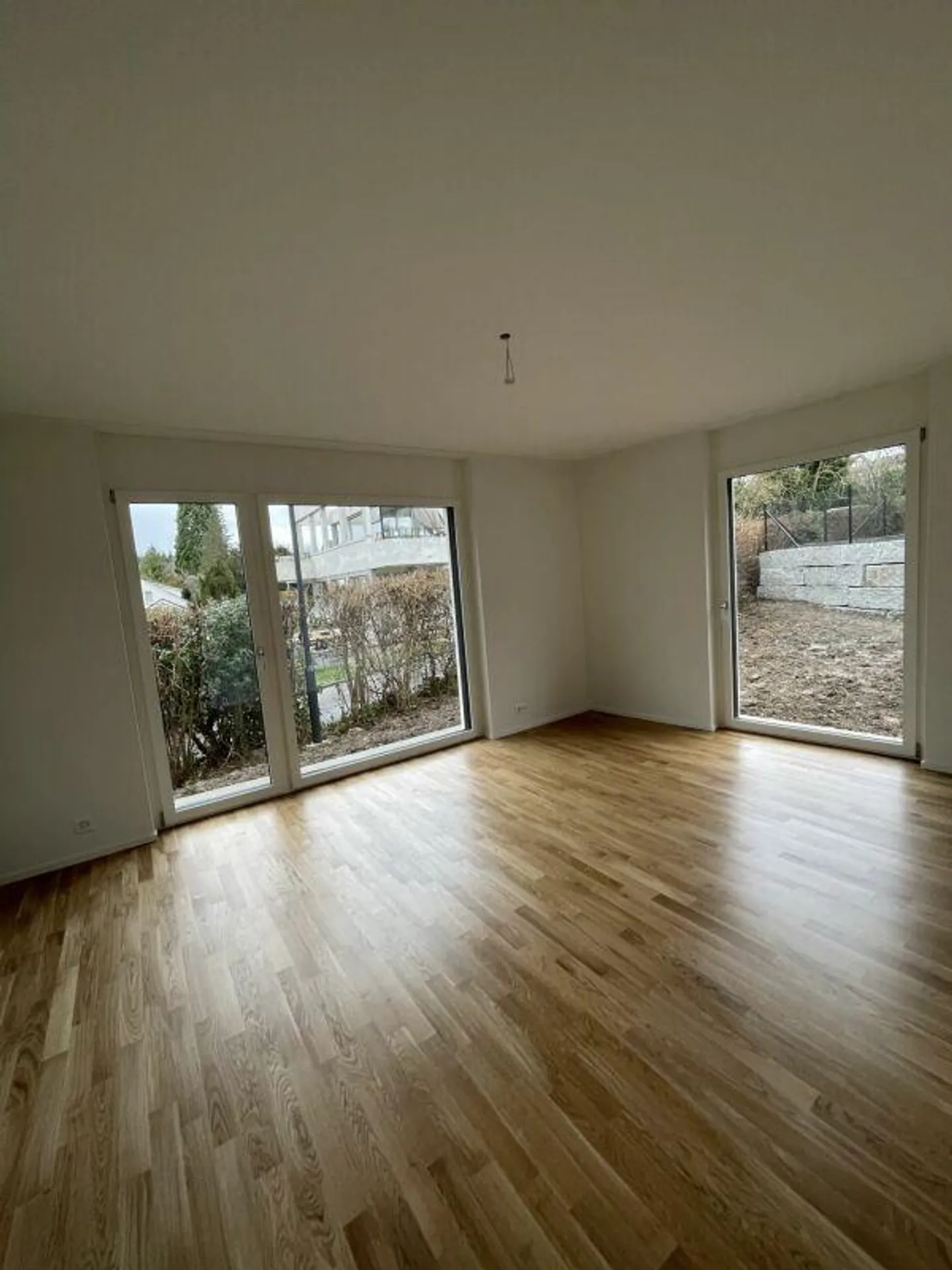 Moderno appartamento di 3,5 stanze con area giardino - Foto 3 di 8
