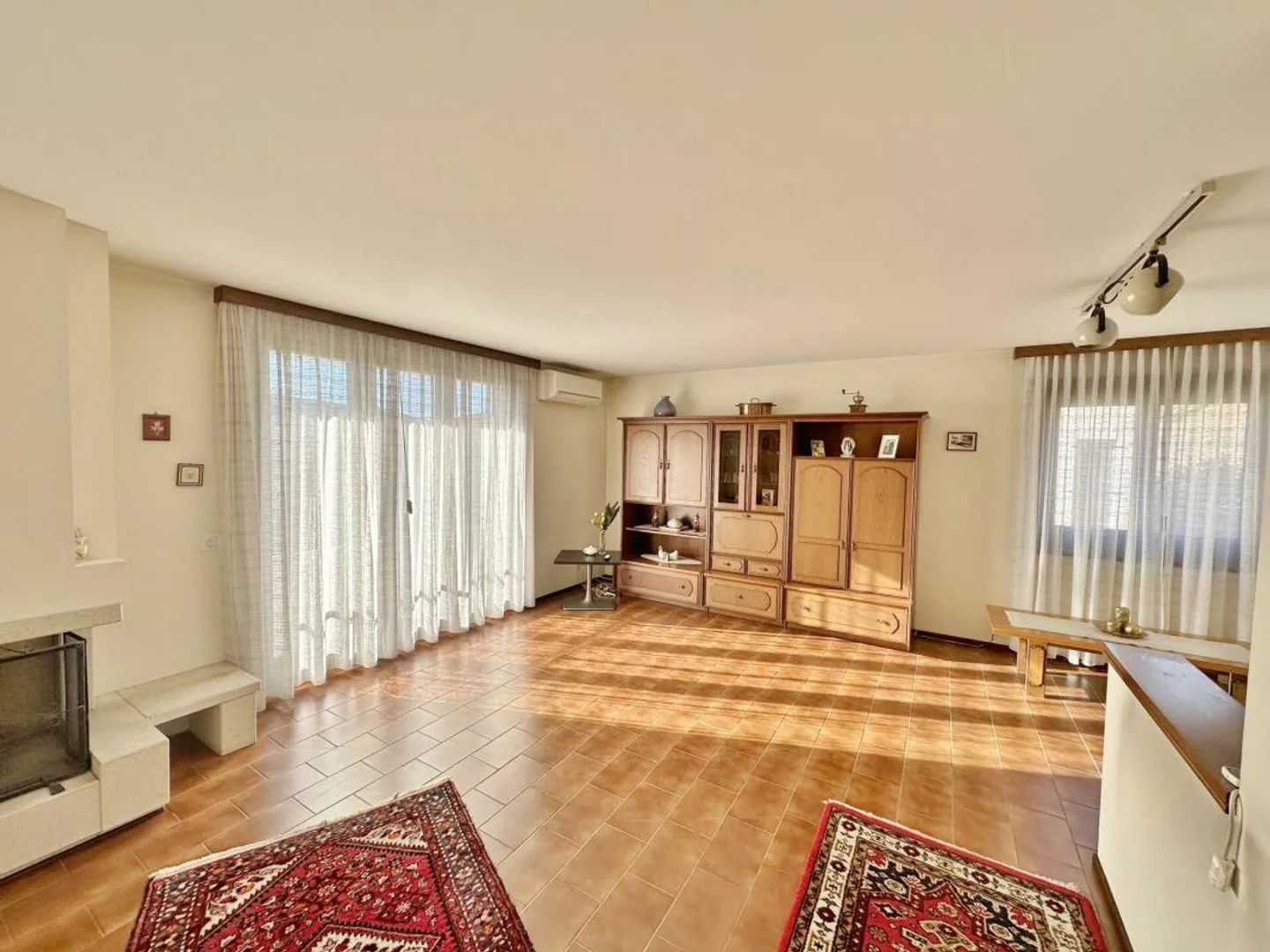 Casa unifamiliare con giardino e vista aperta - Foto 6 di 13