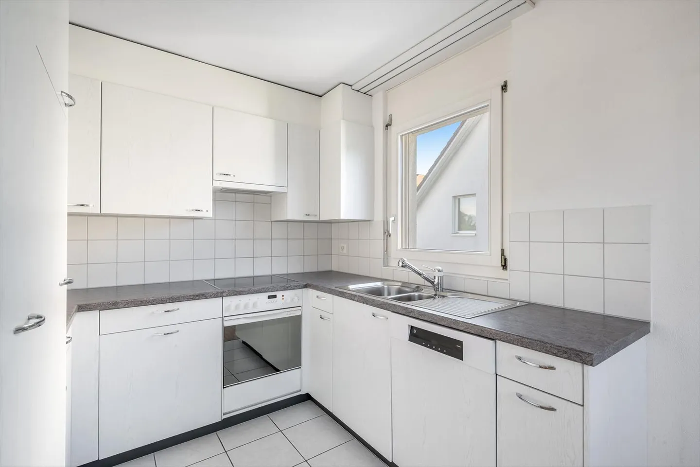 Appartement moderne, lumineux et spacieux - Photo 3 sur 5