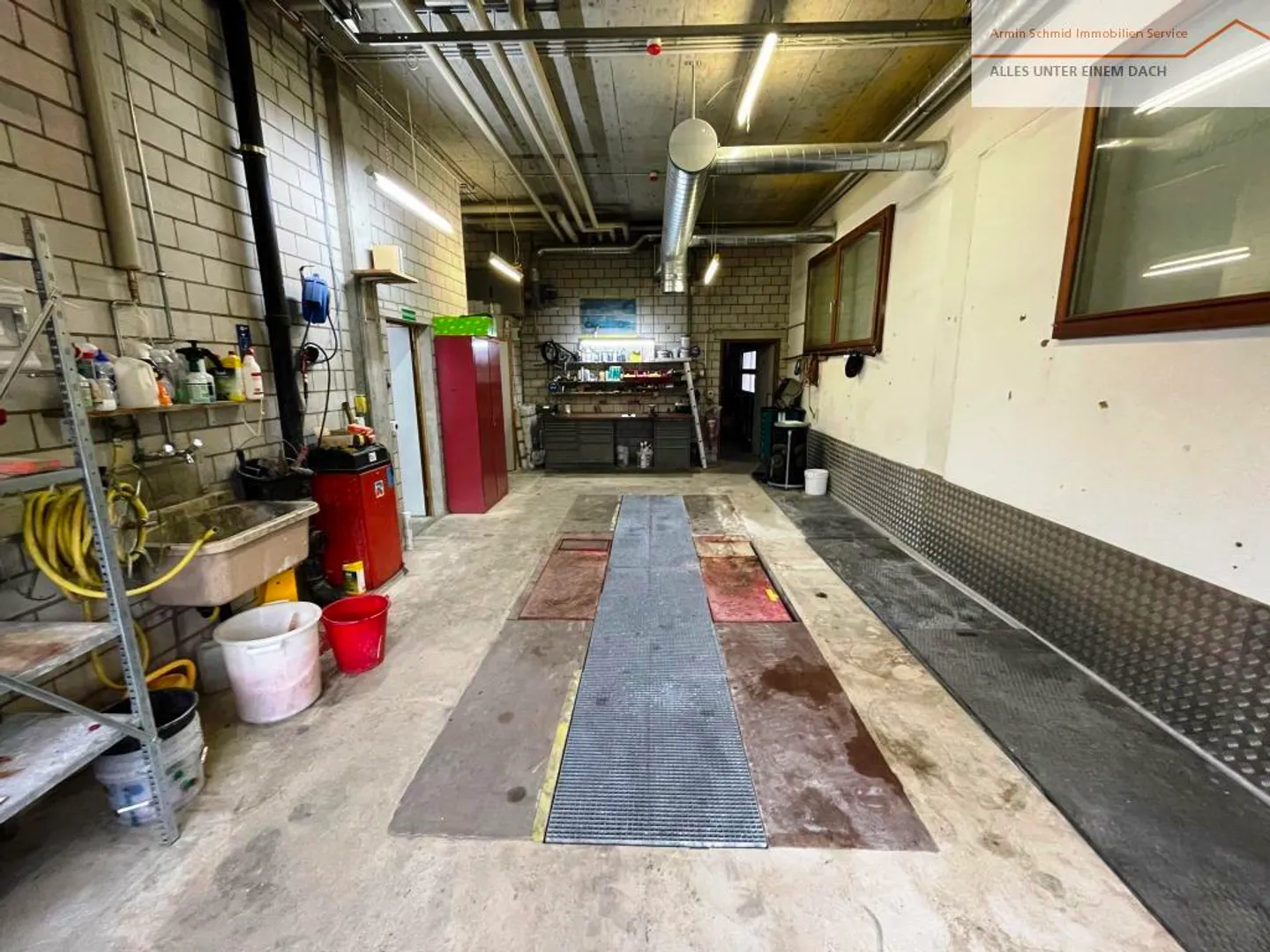 Large office, storage with workshop, archive and ancillary rooms - Photo 10 of 18
