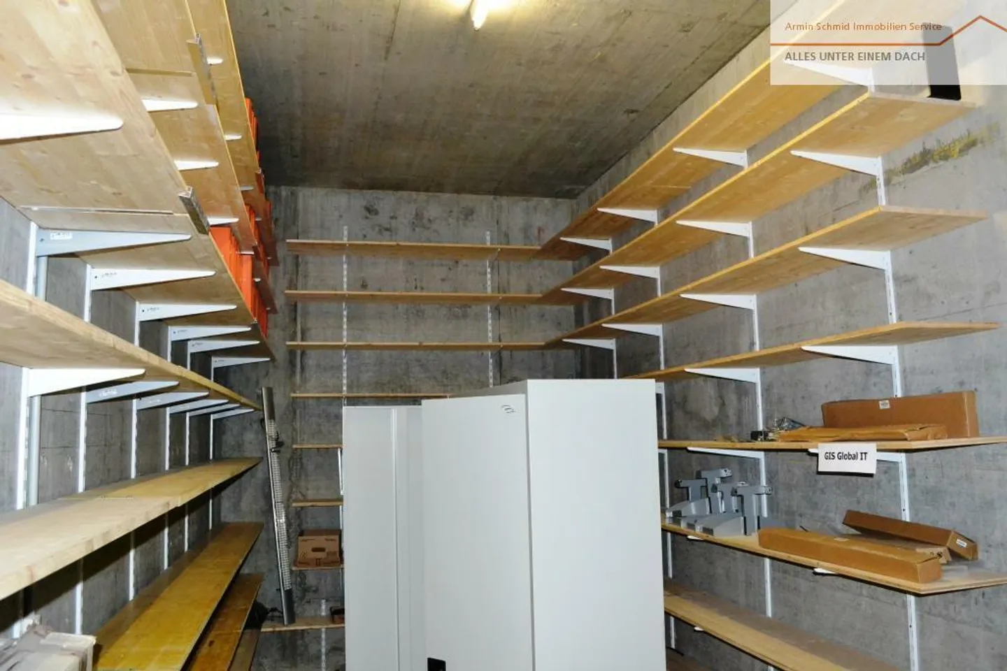 Large office, storage with workshop, archive and ancillary rooms - Photo 16 of 18