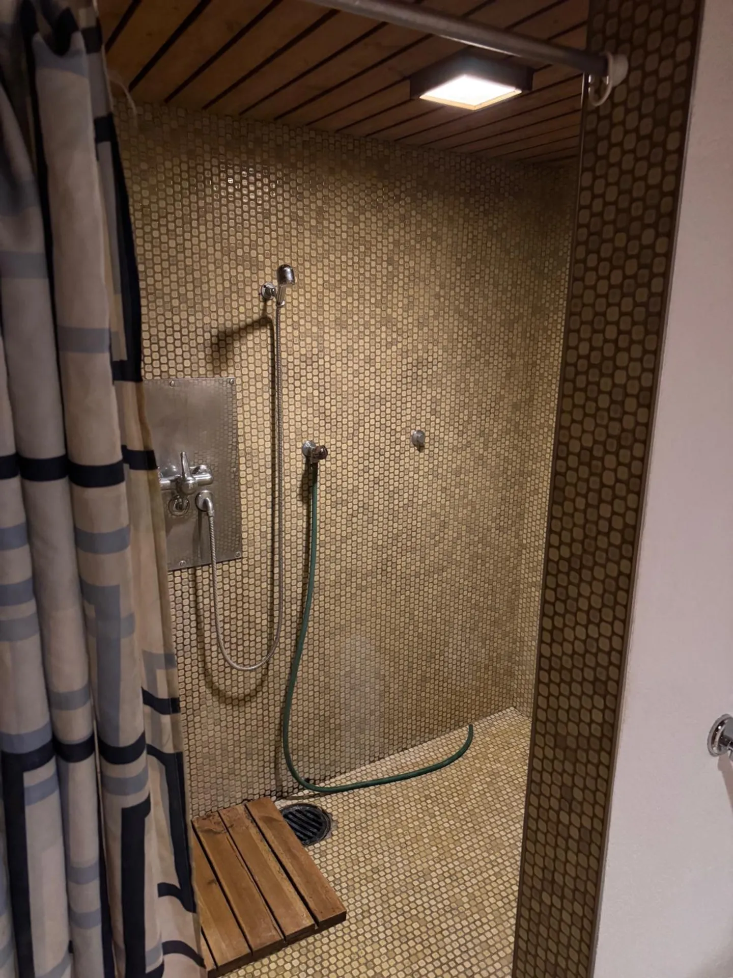 Sauna con solarium in affitto su Austrasse a Basilea - Foto 5 di 7