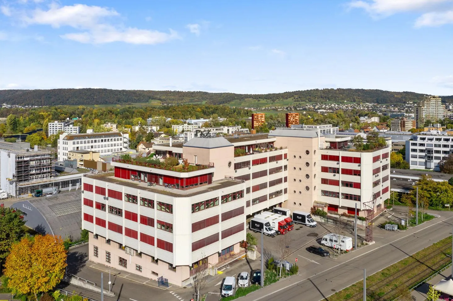 Urdorf-Nord 📍 - Your new small office with panoramic view! - Photo 1 of 12