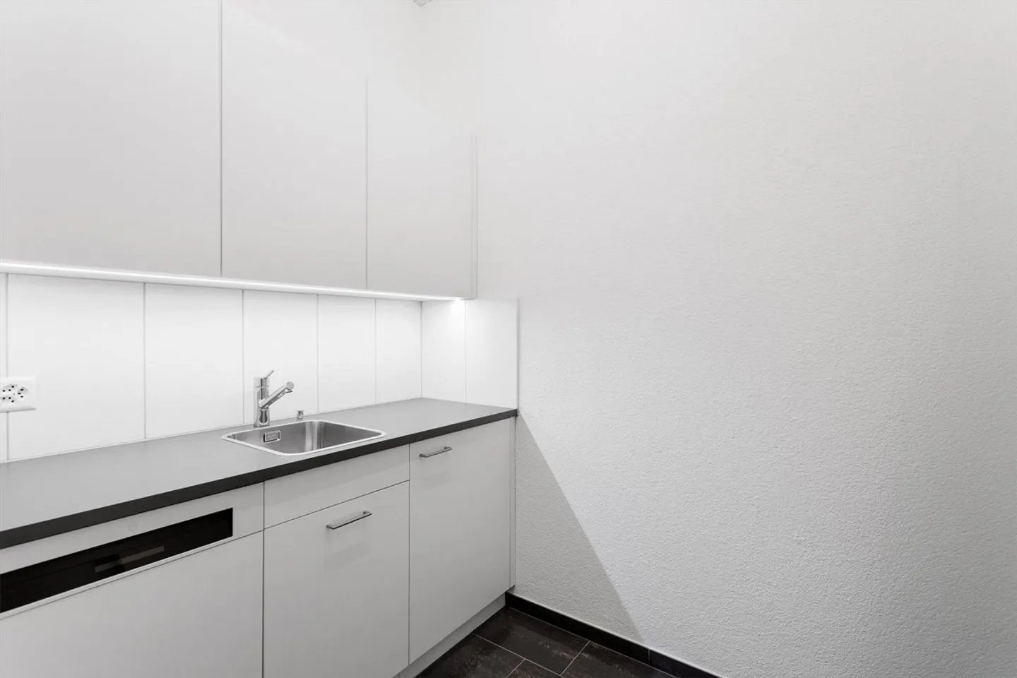 Urdorf-Nord 📍 - Your new small office with panoramic view! - Photo 8 of 12