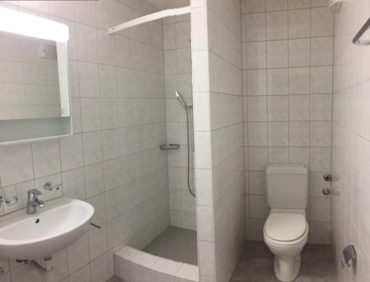 Beautiful apartment with sunny balcony - Photo 4 of 7