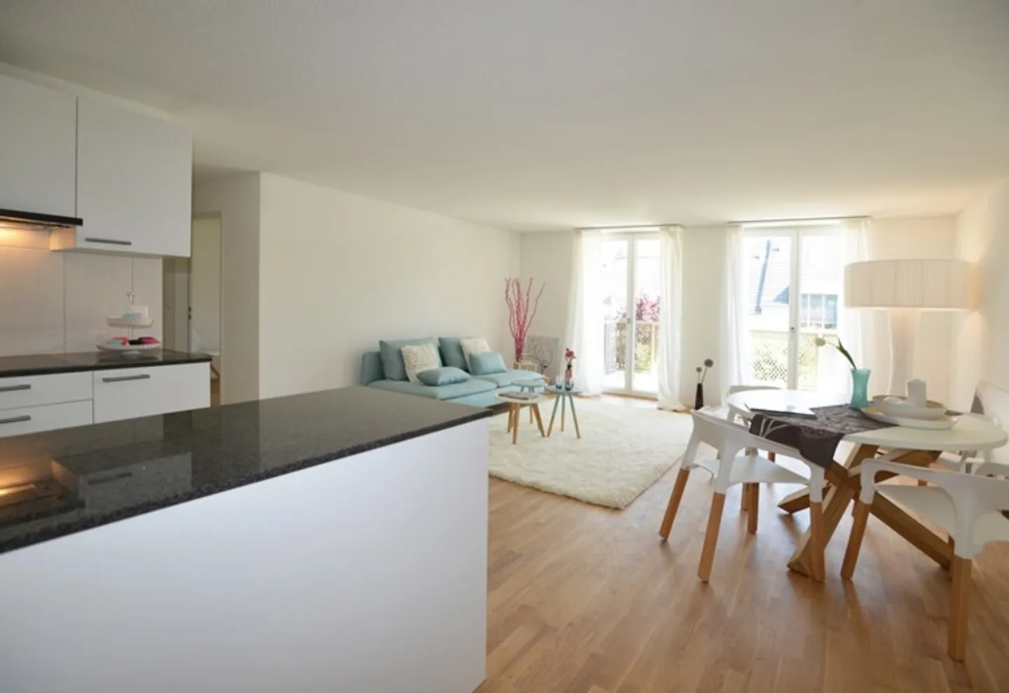 Plenty of space for your dream! - Rent without deposit. - Photo 2 of 7