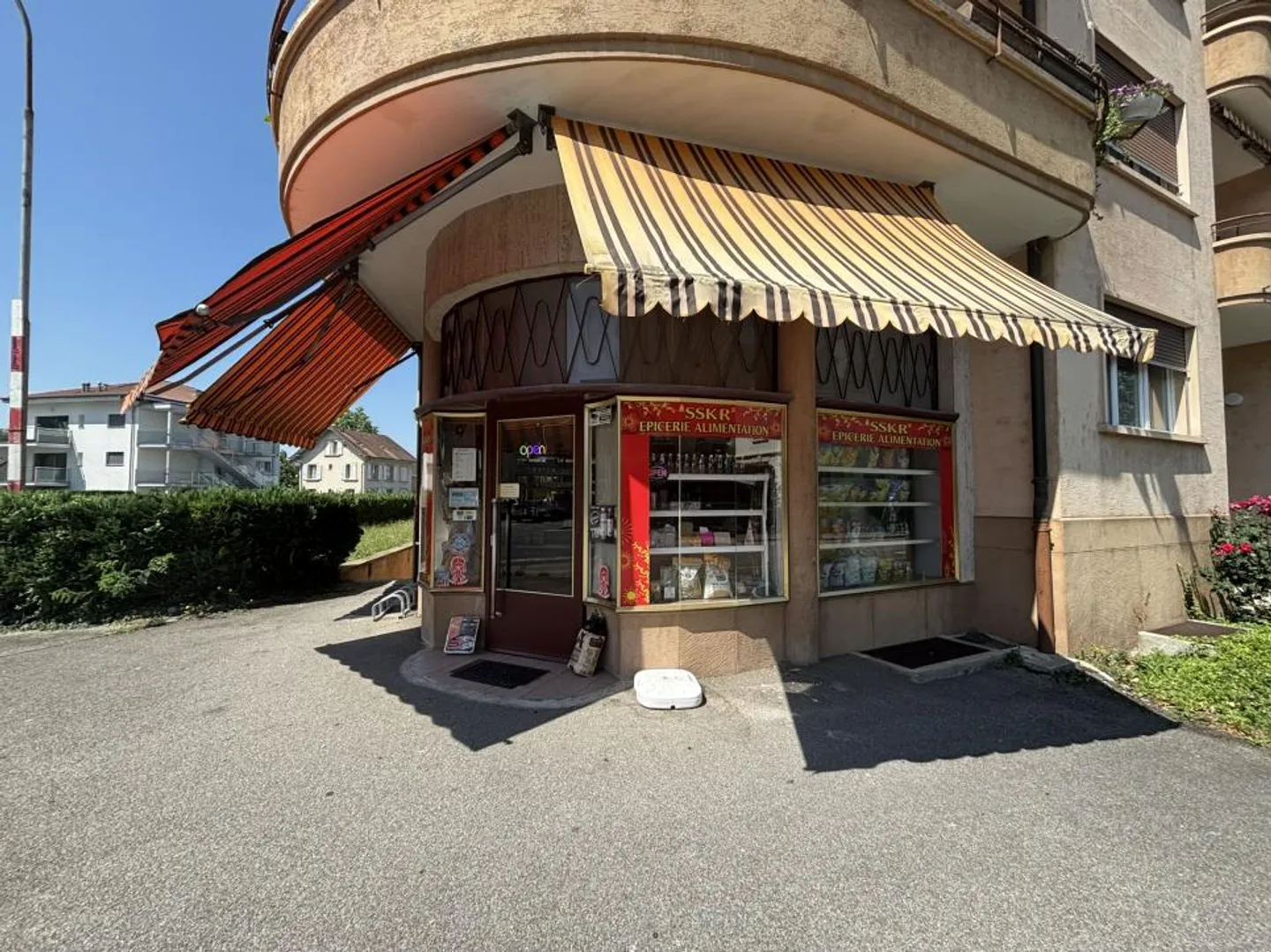 Appartamento di 2,5 locali di 64 m2 e negozio di 50 m2 + seminterrato di 80 m2. - Foto 7 di 9