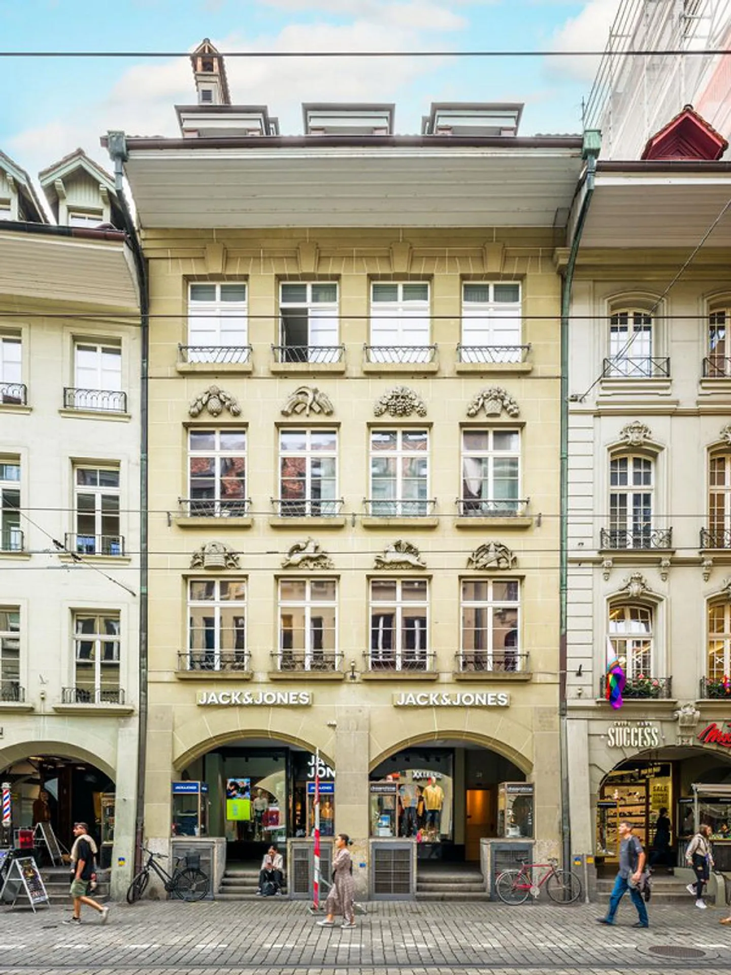 Exclusive commercial space in a prime location in Bern's Marktgasse - Photo 1 of 3