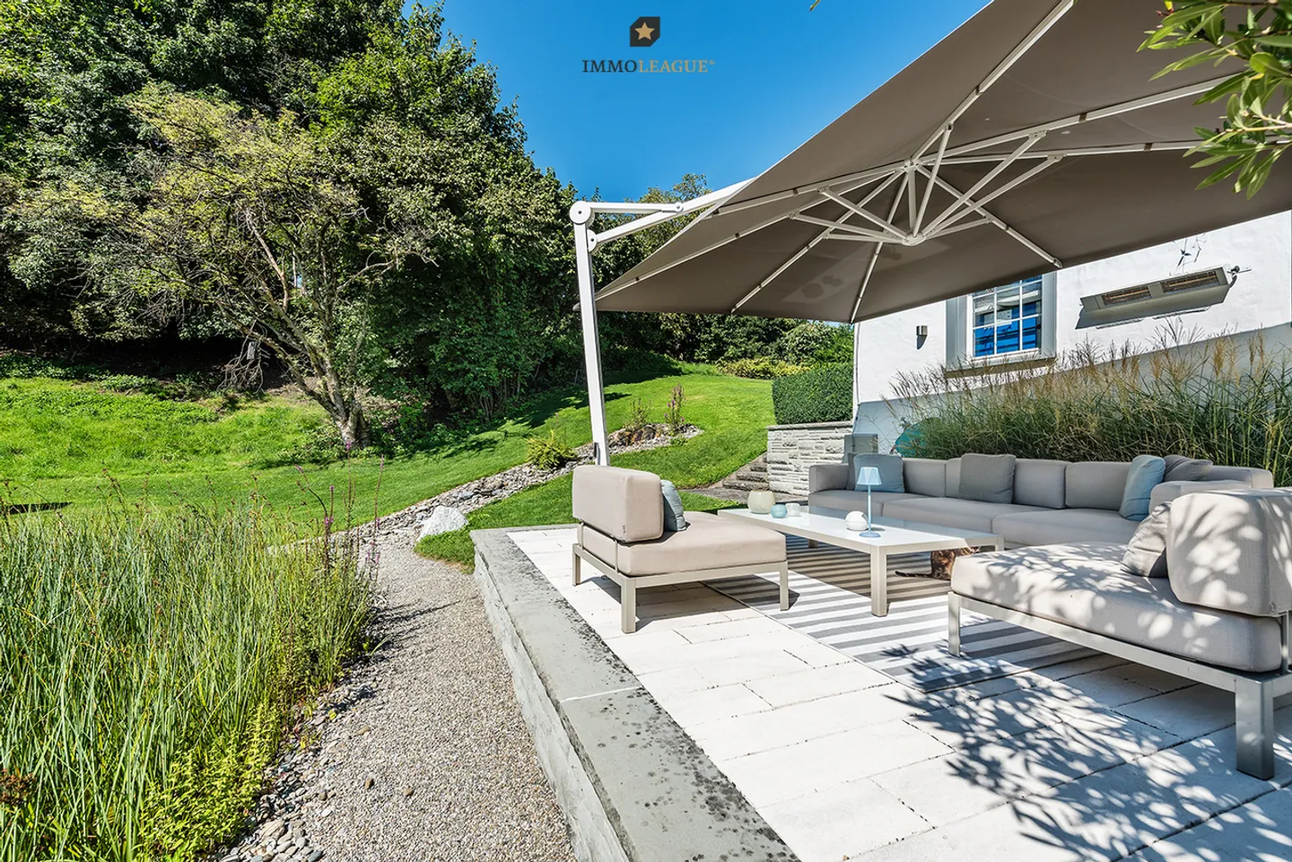 Unique timber-framed house property with pool. A real rarity. - Photo 5 of 9