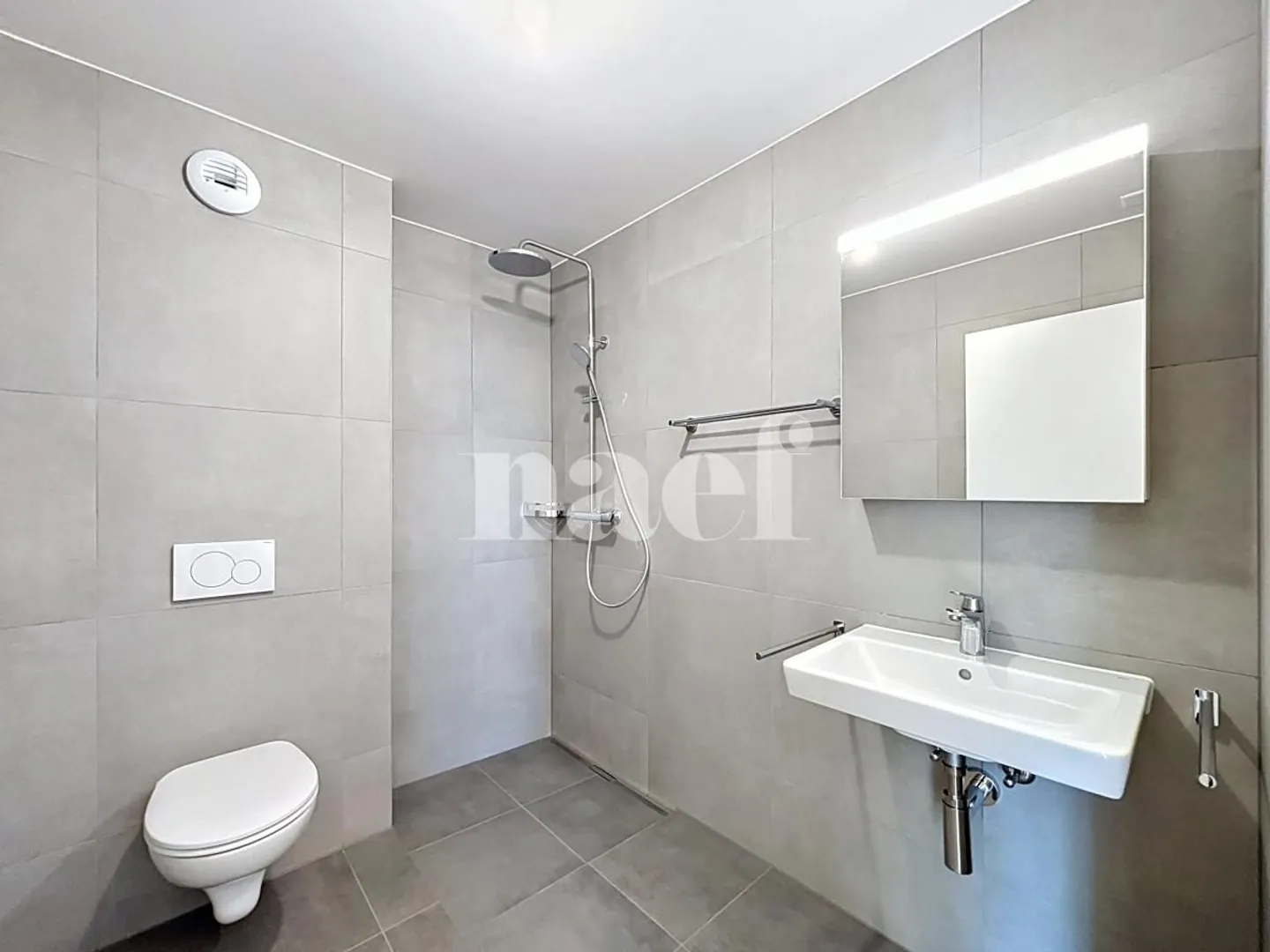 Nouvel appartement avec vue imprenable - Photo 11 sur 12