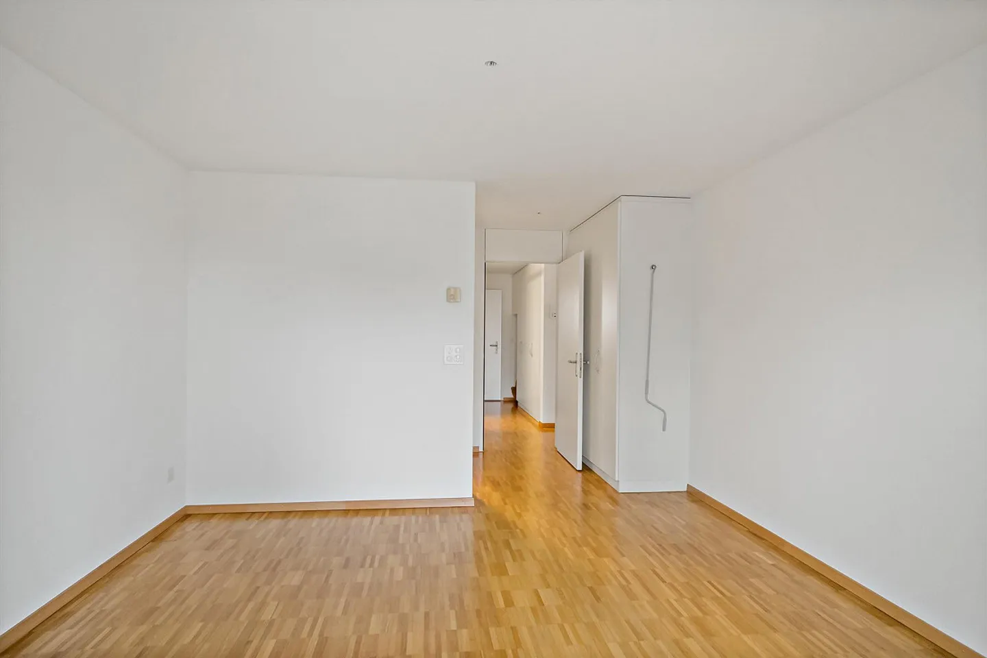 Bright sunny corner apartment in Sarnen - Photo 6 of 13