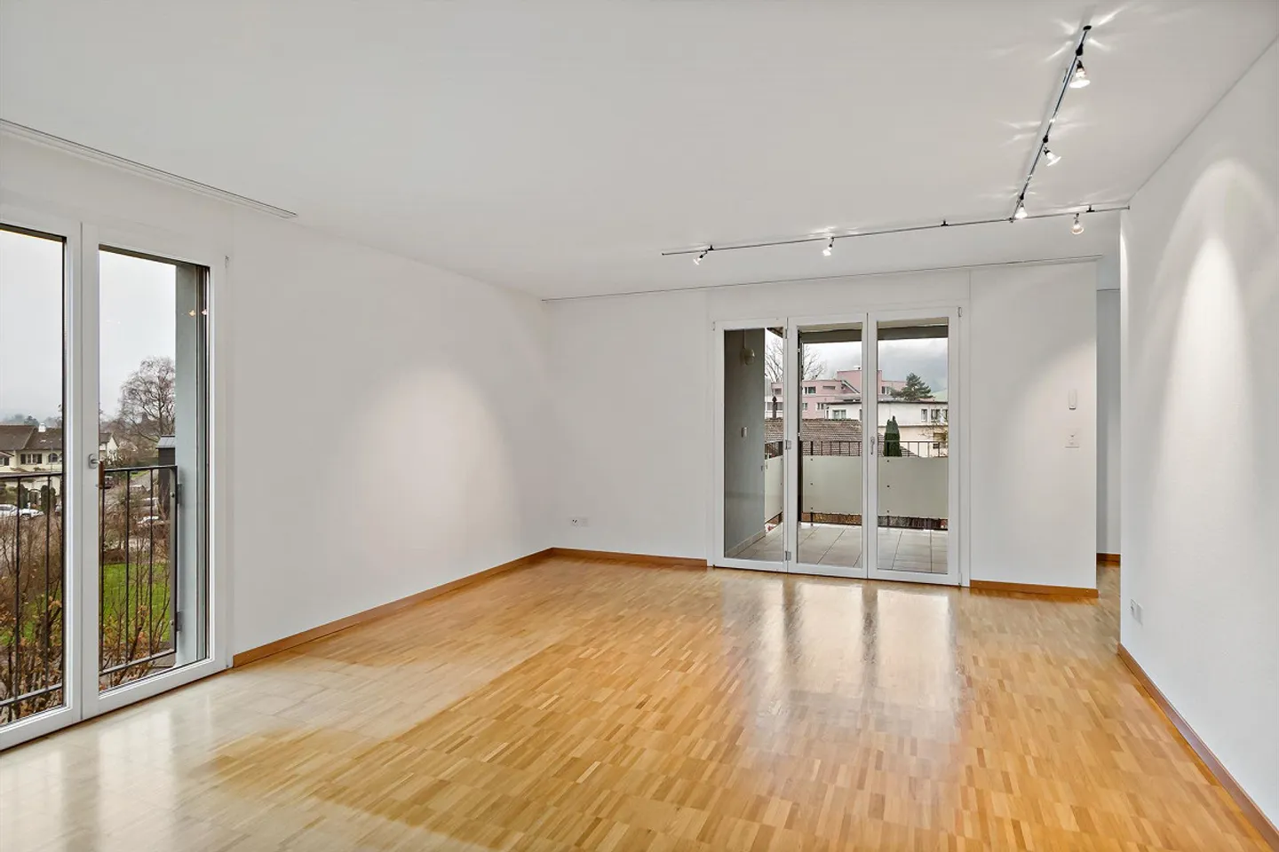 Bright sunny corner apartment in Sarnen - Photo 10 of 13