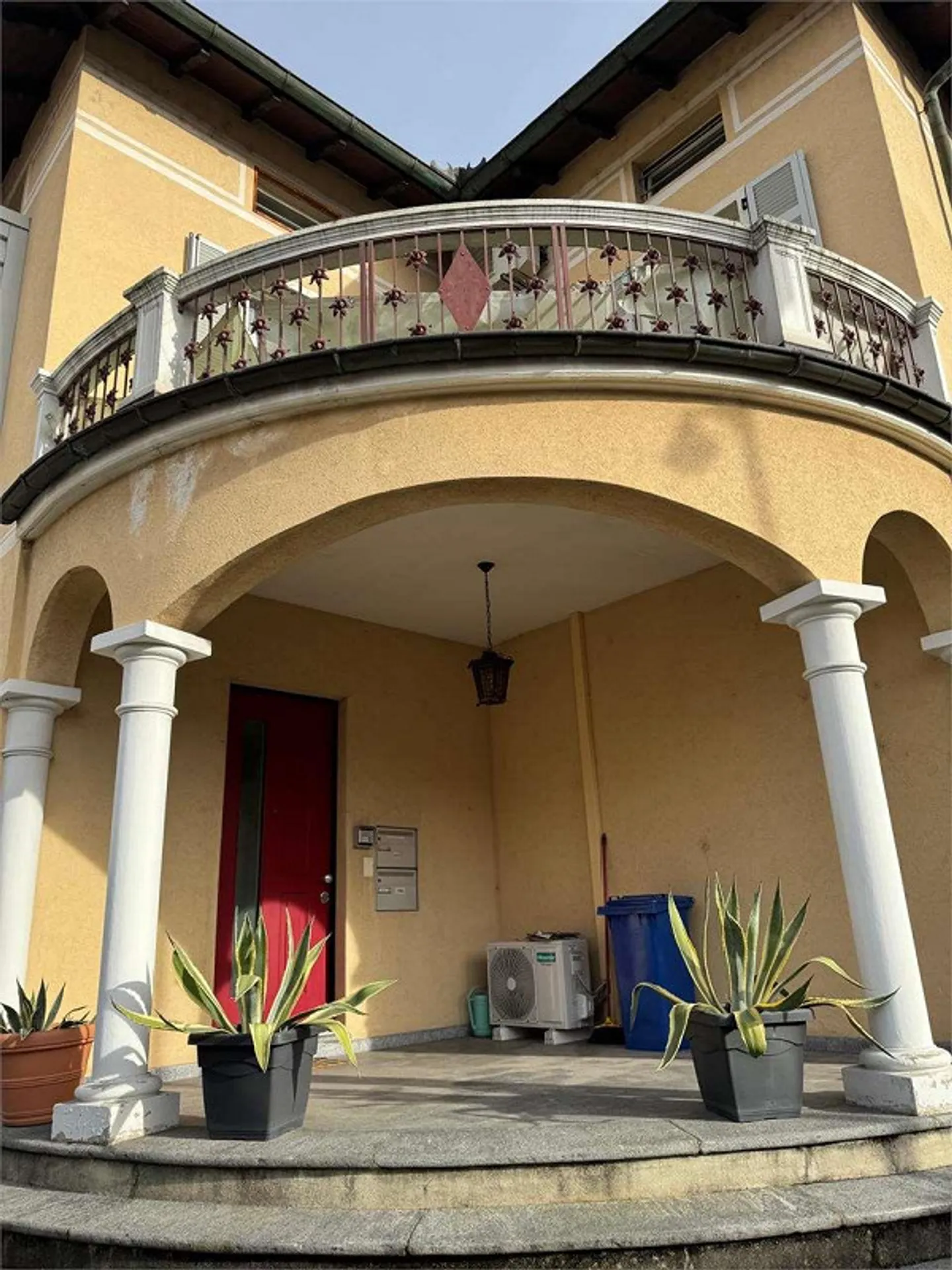 Maison noble à louer à Chiasso près du centre avec grand jardin - Photo 7 sur 8