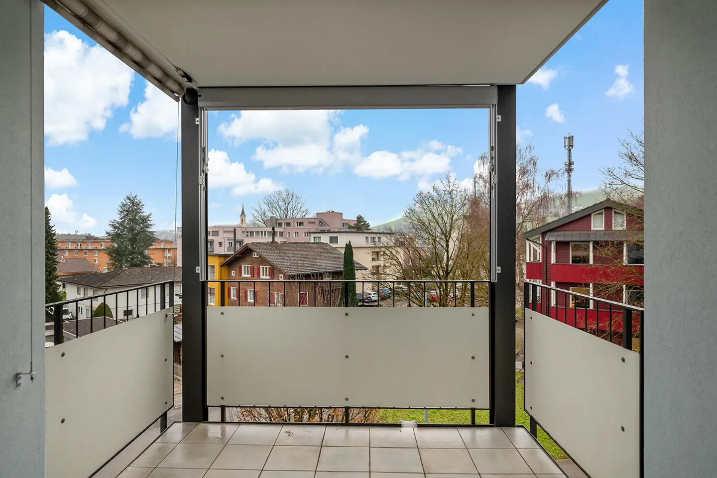Bright sunny corner apartment in Sarnen - Photo 12 of 13