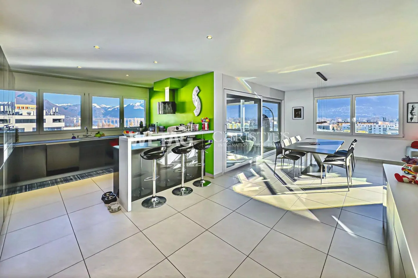Modern penthouse apartment with lake view in central location in Locarno... - Photo 4 of 13