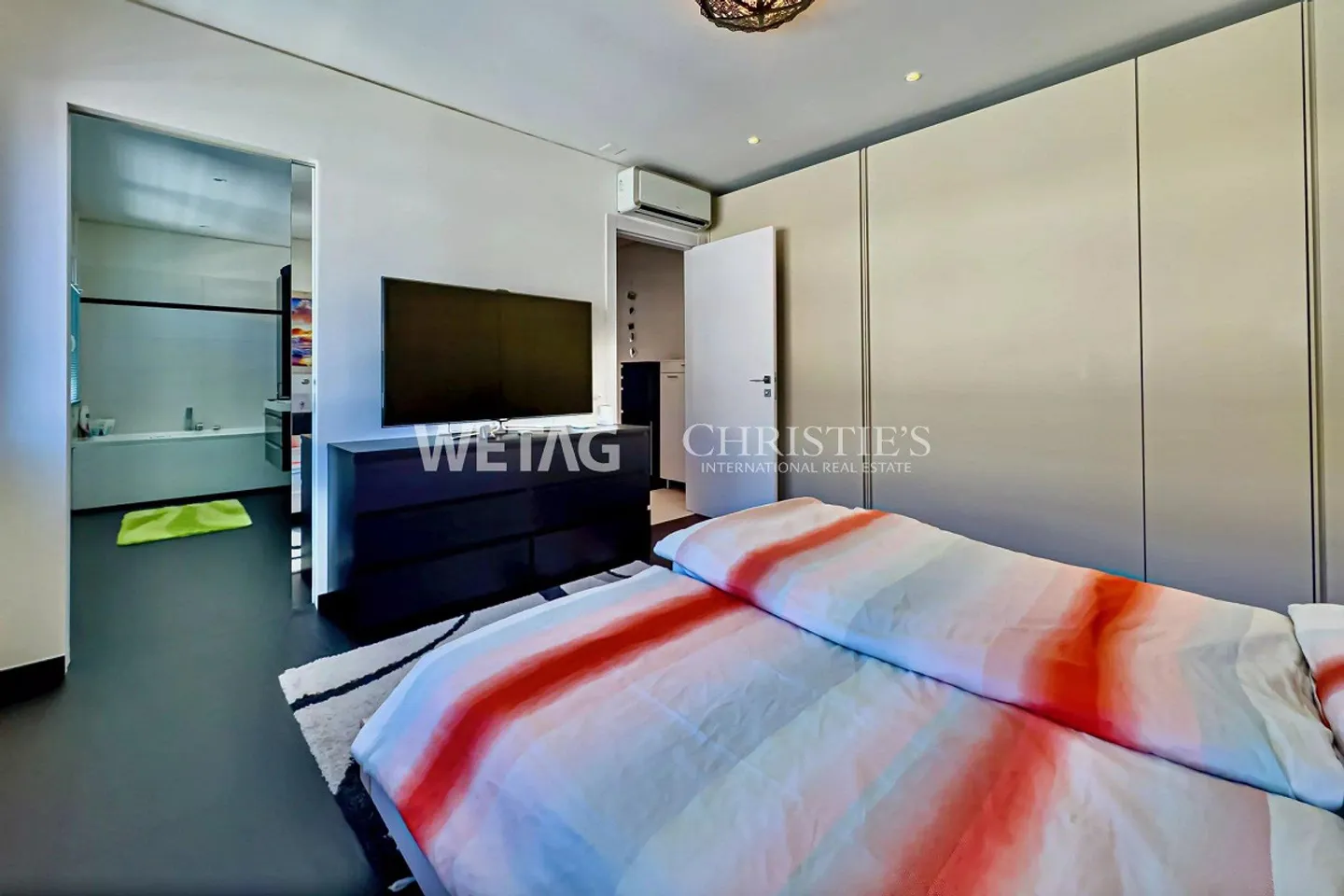 Modern penthouse apartment with lake view in central location in Locarno... - Photo 9 of 13
