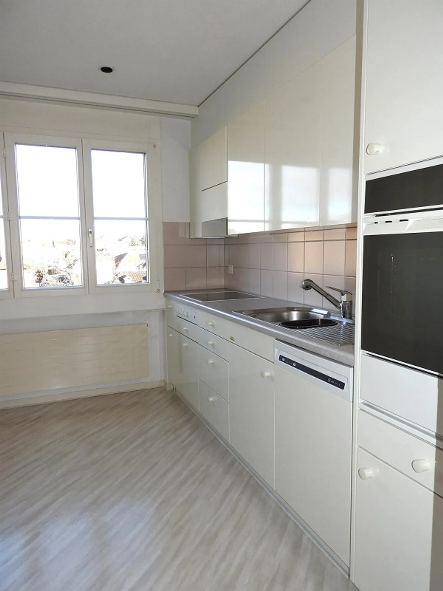 Charmante Dachwohnung - Foto 2 von 7