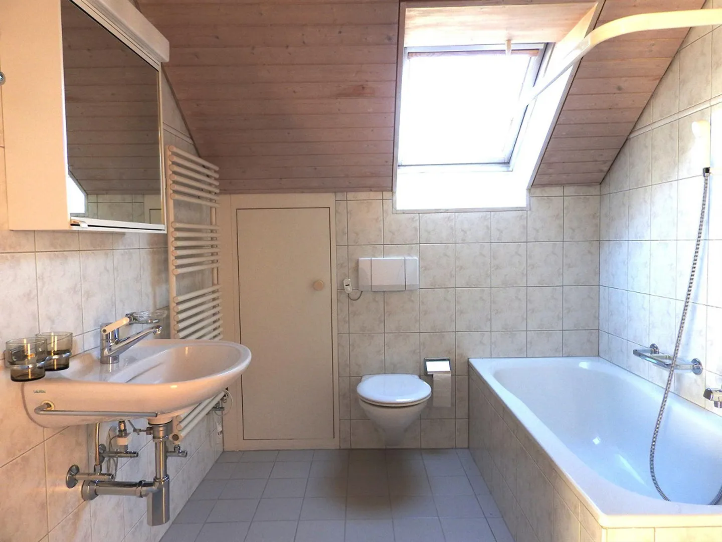 Charmante Dachwohnung - Foto 3 von 7
