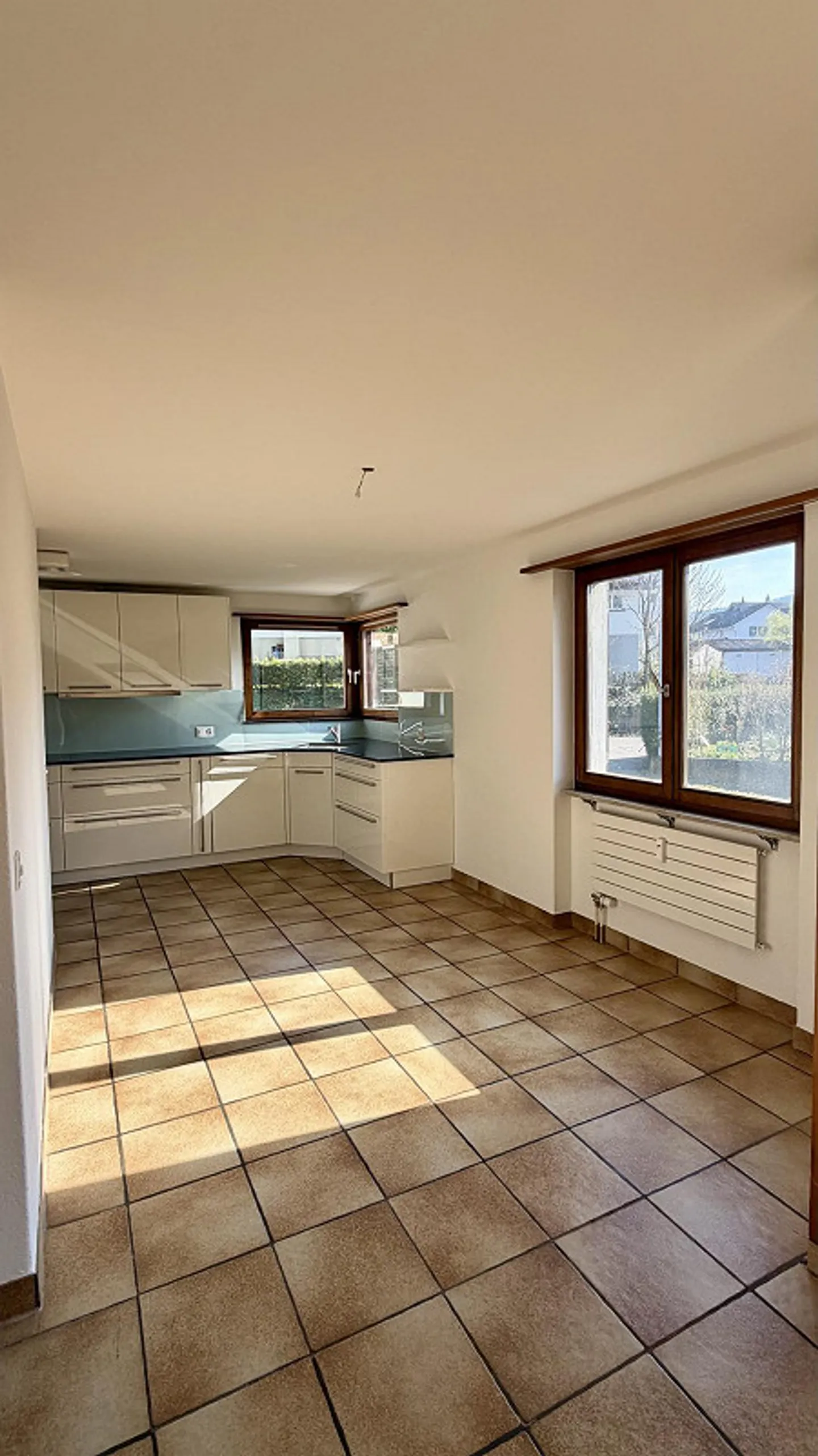 Appartement lumineux de 4,5 pièces avec patio à Gelterkinden - Photo 1 sur 15