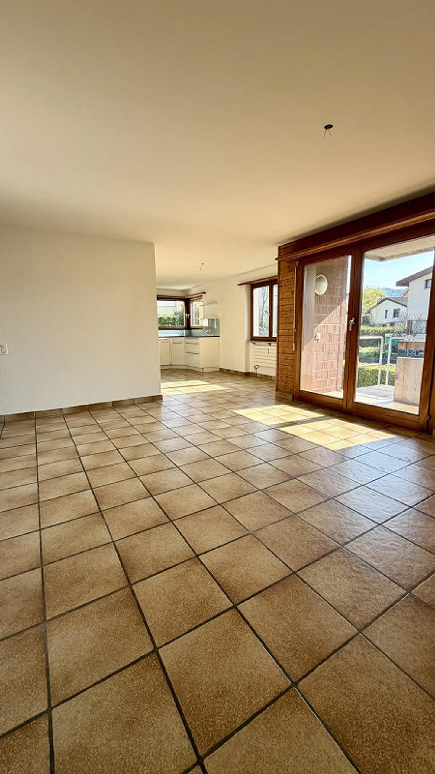 Appartement lumineux de 4,5 pièces avec patio à Gelterkinden - Photo 2 sur 15