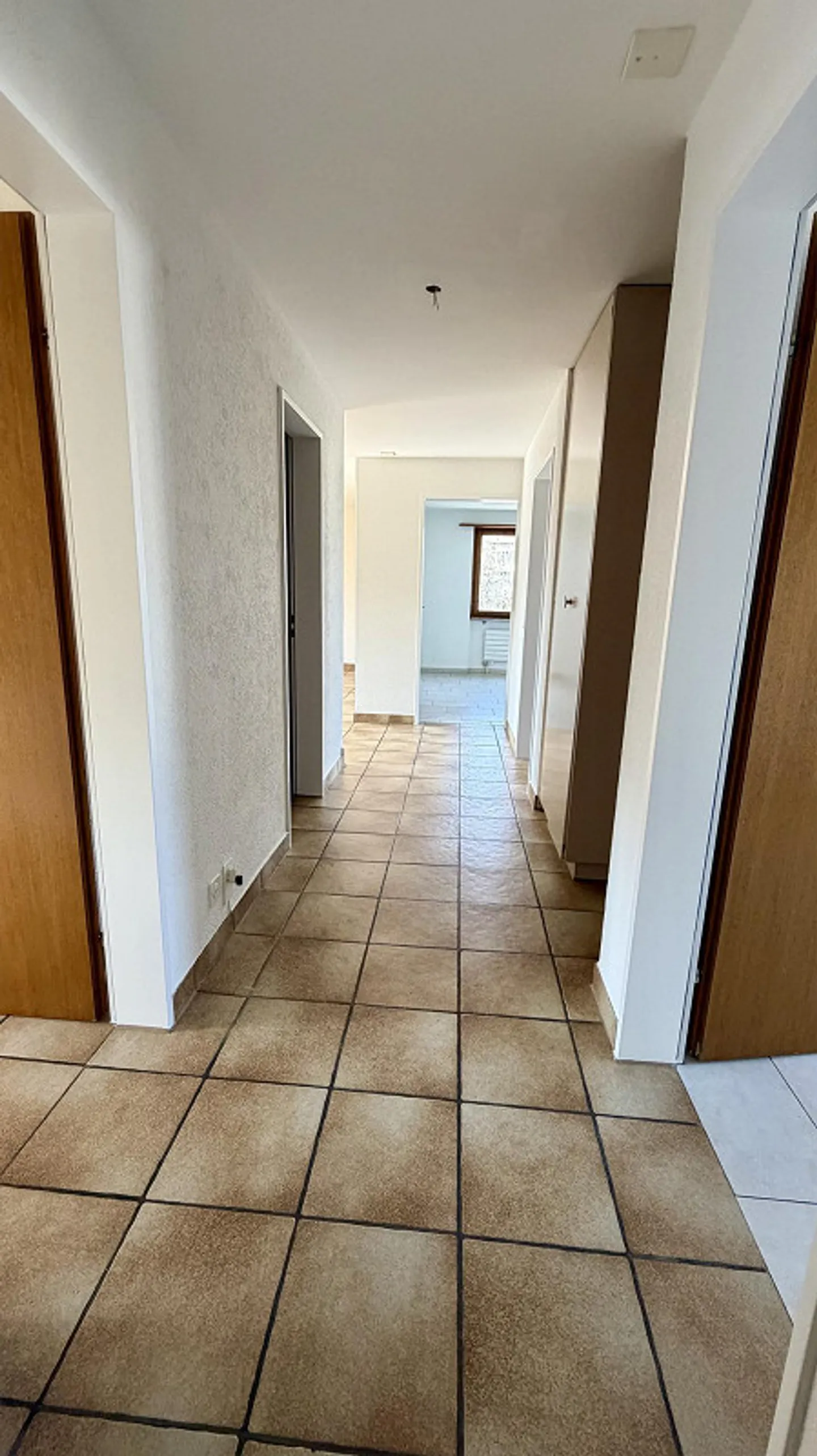 Appartement lumineux de 4,5 pièces avec patio à Gelterkinden - Photo 10 sur 15