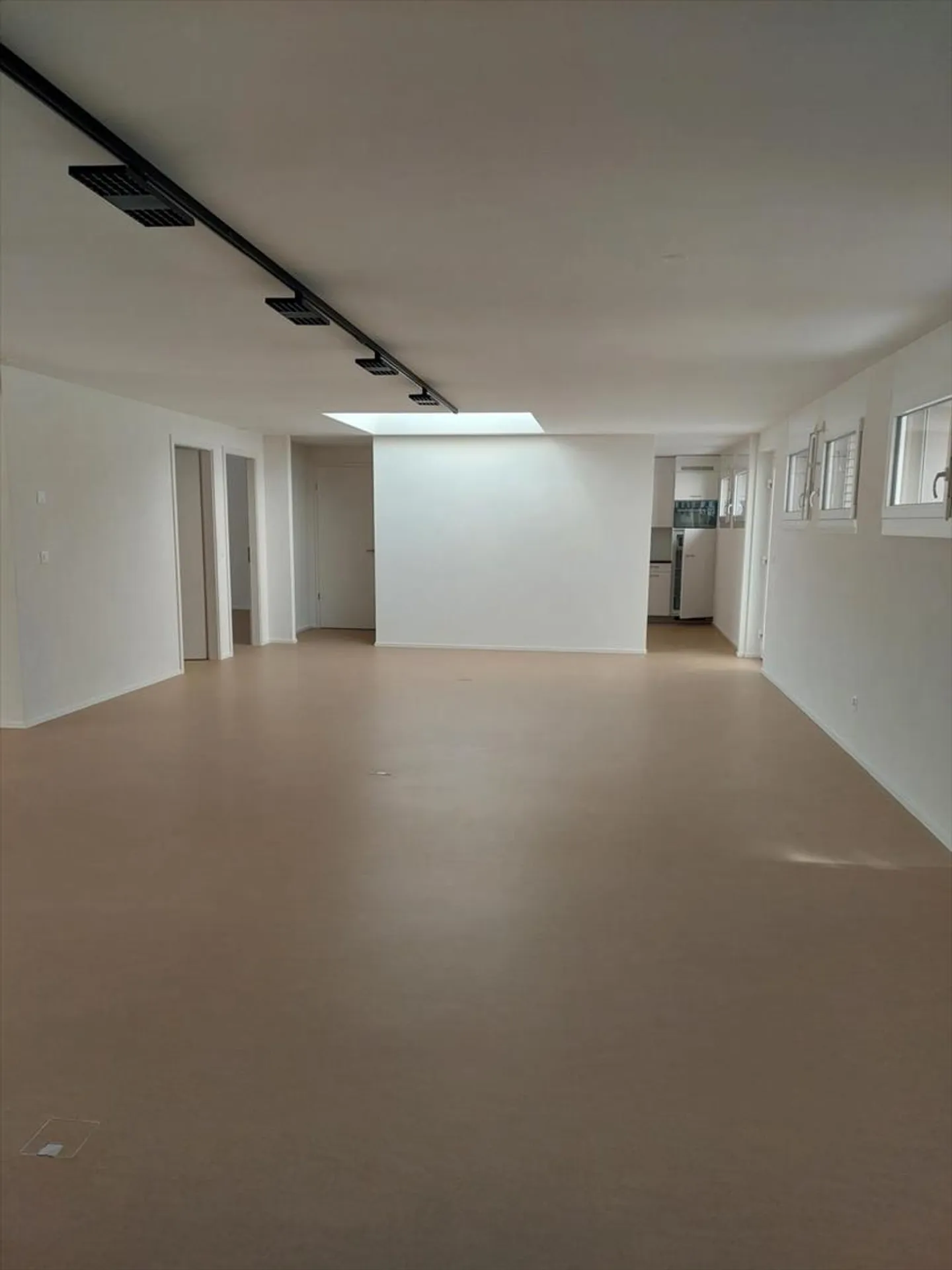 Bureau 188 m2, livré fini, quartier gare - Photo 1 sur 9