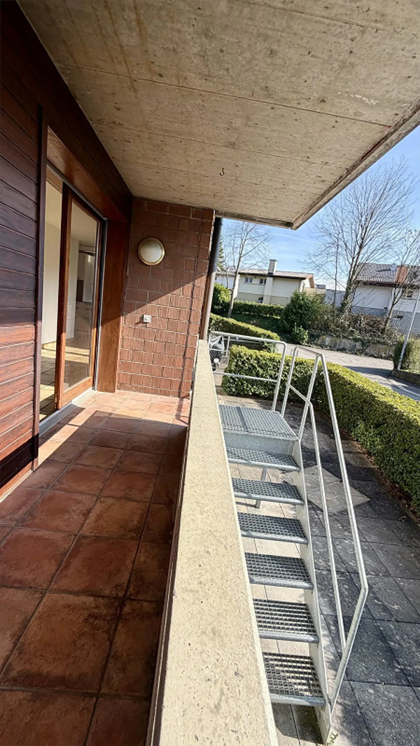 Appartement lumineux de 4,5 pièces avec patio à Gelterkinden - Photo 13 sur 15