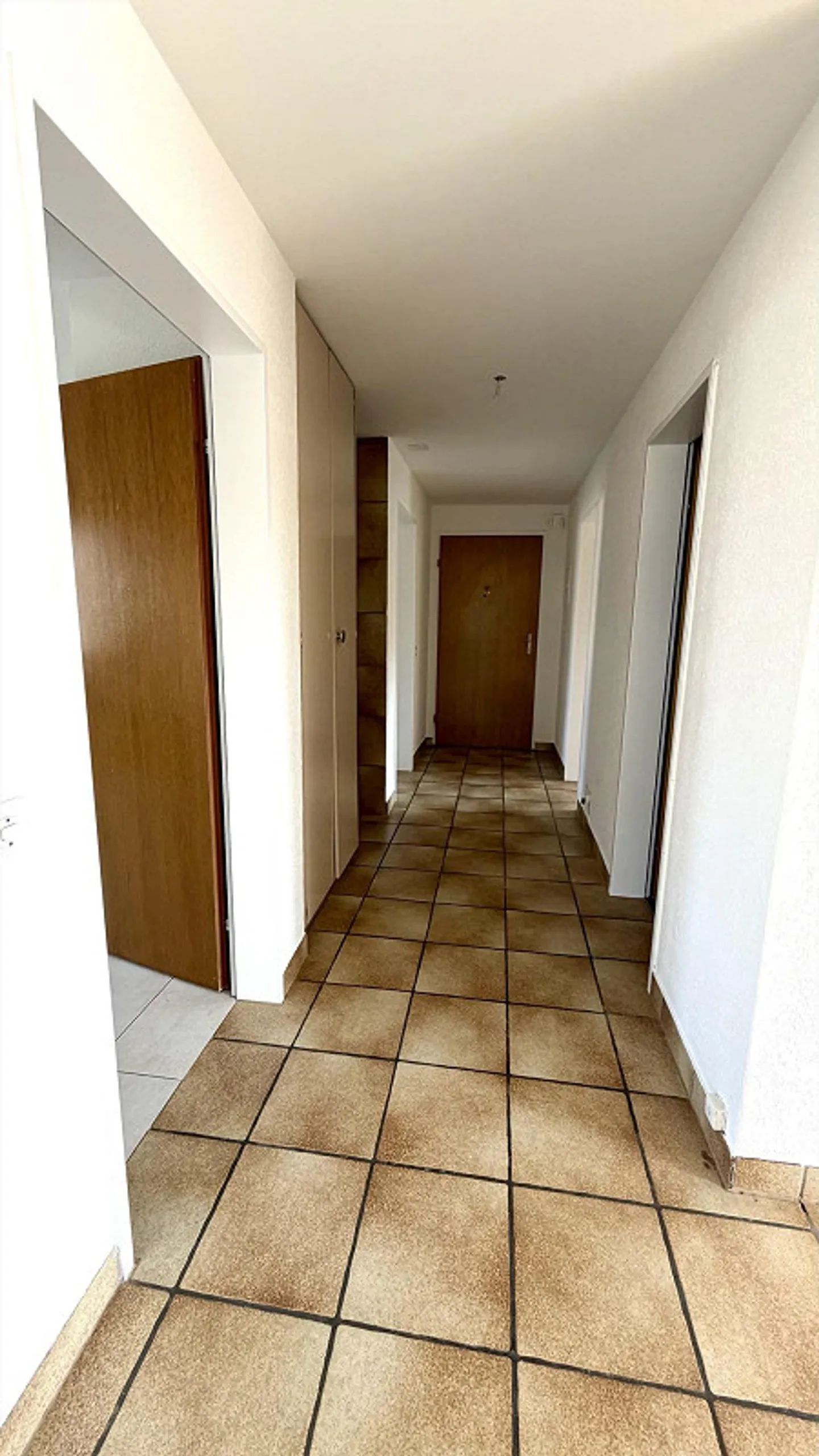 Appartement lumineux de 4,5 pièces avec patio à Gelterkinden - Photo 11 sur 15