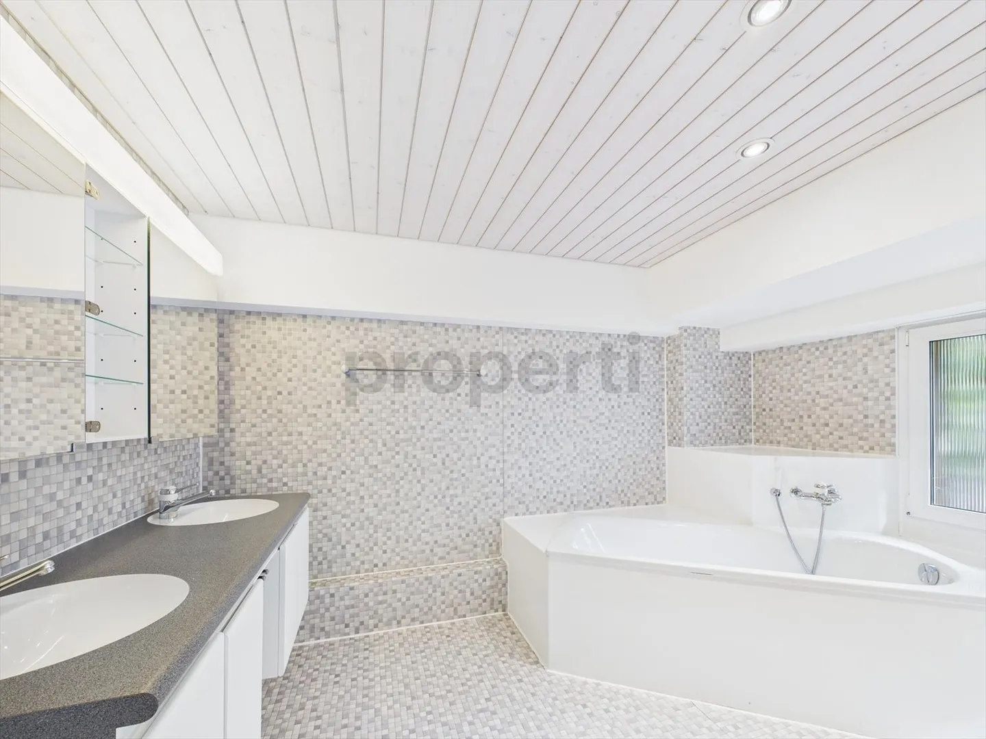 Charmante 4.5-Zimmer-Maisonette-Wohnung in ruhiger Lage in Wittnau - Foto 8 von 10