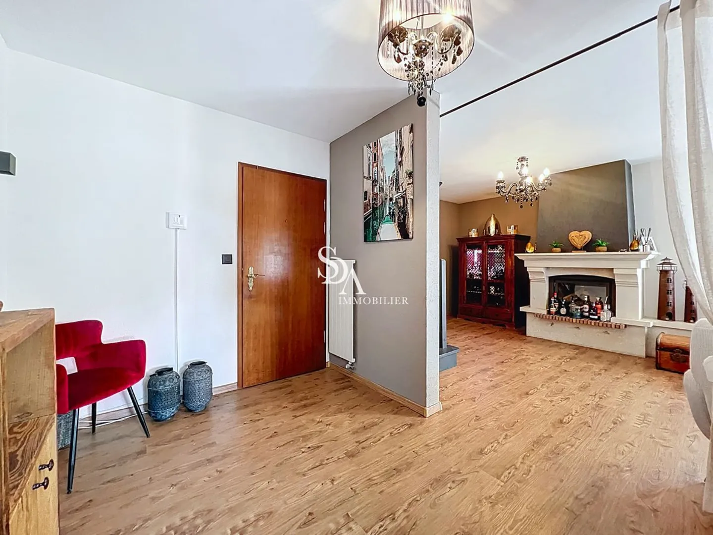Sublime and Spacious Duplex - Photo 5 of 13