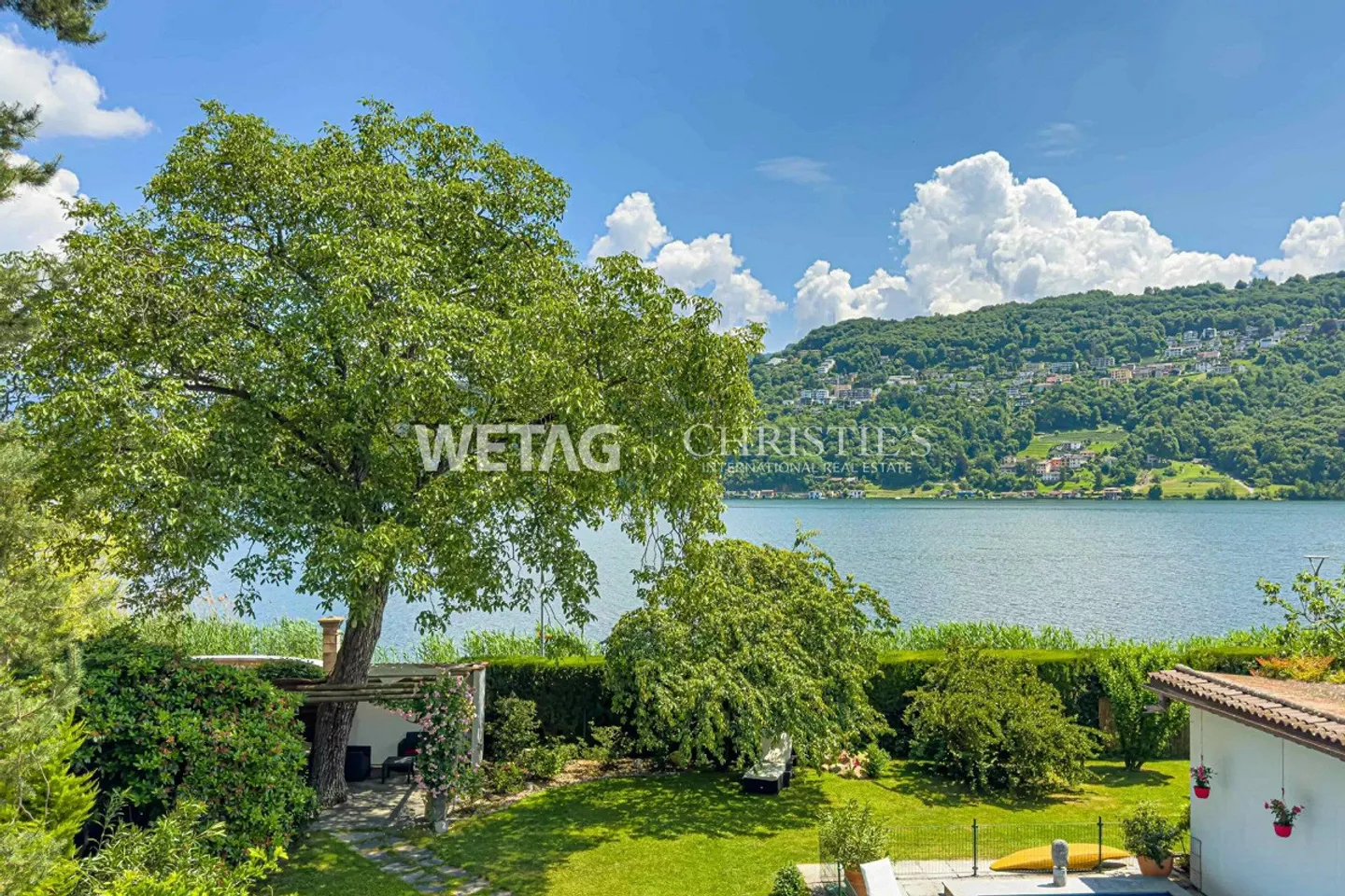 Lugano-Magliaso: beautiful villa in the green, with pool & near... - Photo 2 of 13