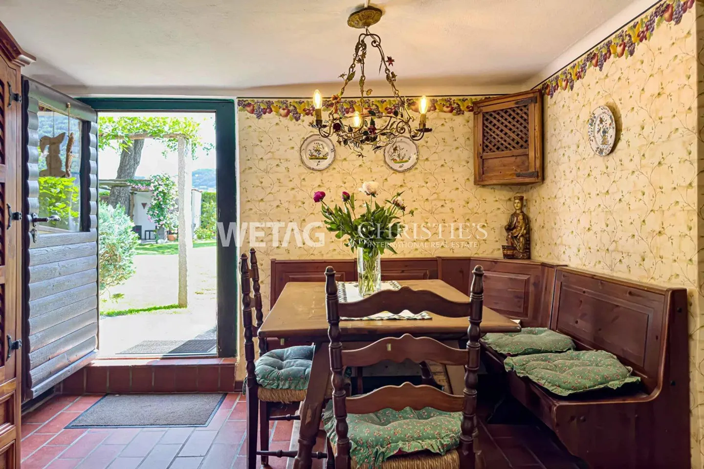 Lugano-Magliaso: beautiful villa in the green, with pool & near... - Photo 7 of 13