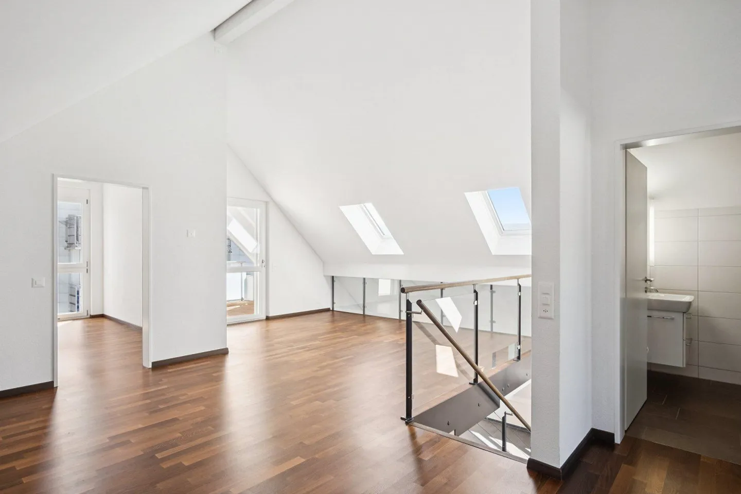 Elegant oasis of well-being with urban connection - Photo 3 of 4