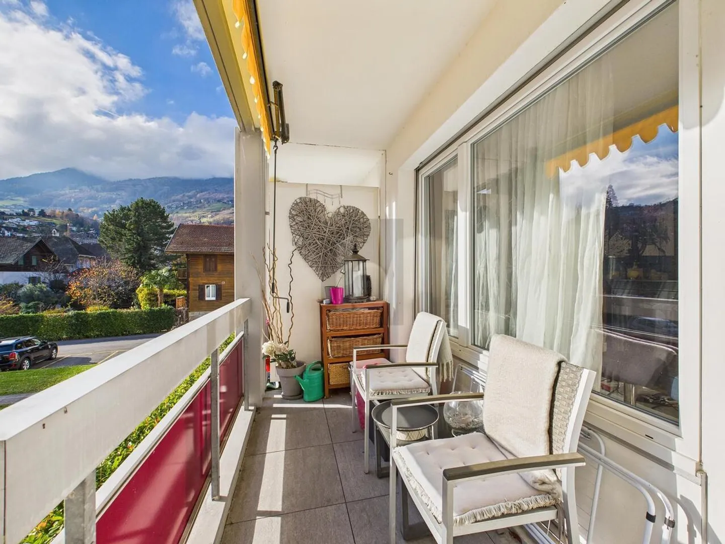 VOLLSTÄNDIG RENOVIERT UND IN EINER RUHIGEN NACHBARSCHAFT - Foto 5 von 6