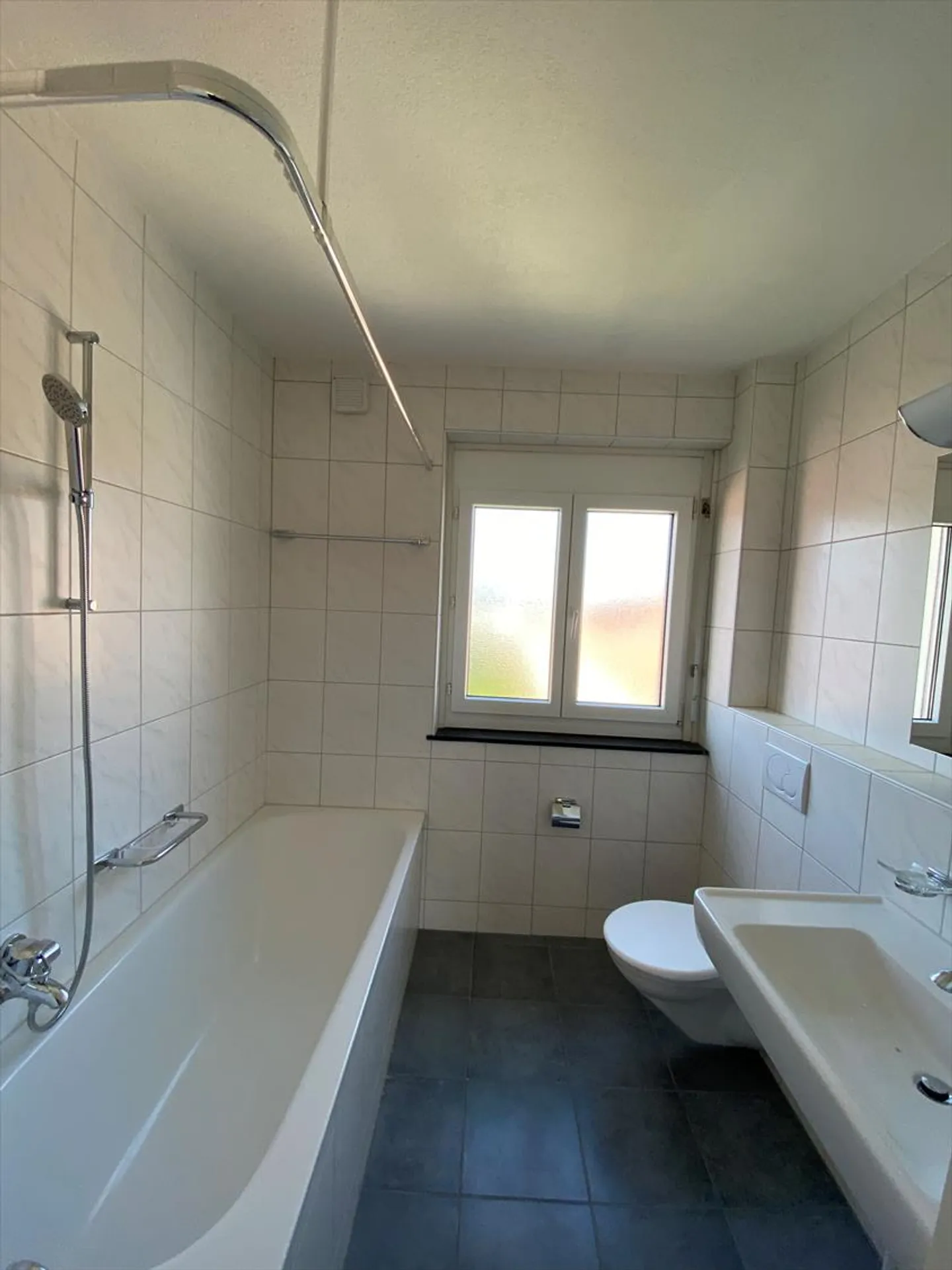 Bright 5.5-room apartment in well-maintained property - Photo 3 of 5