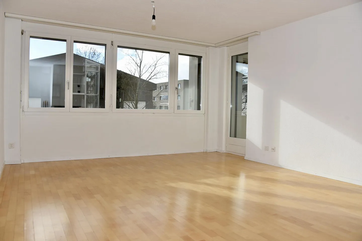 Ruhig gelegene, grosse Wohnung - Foto 3 von 19