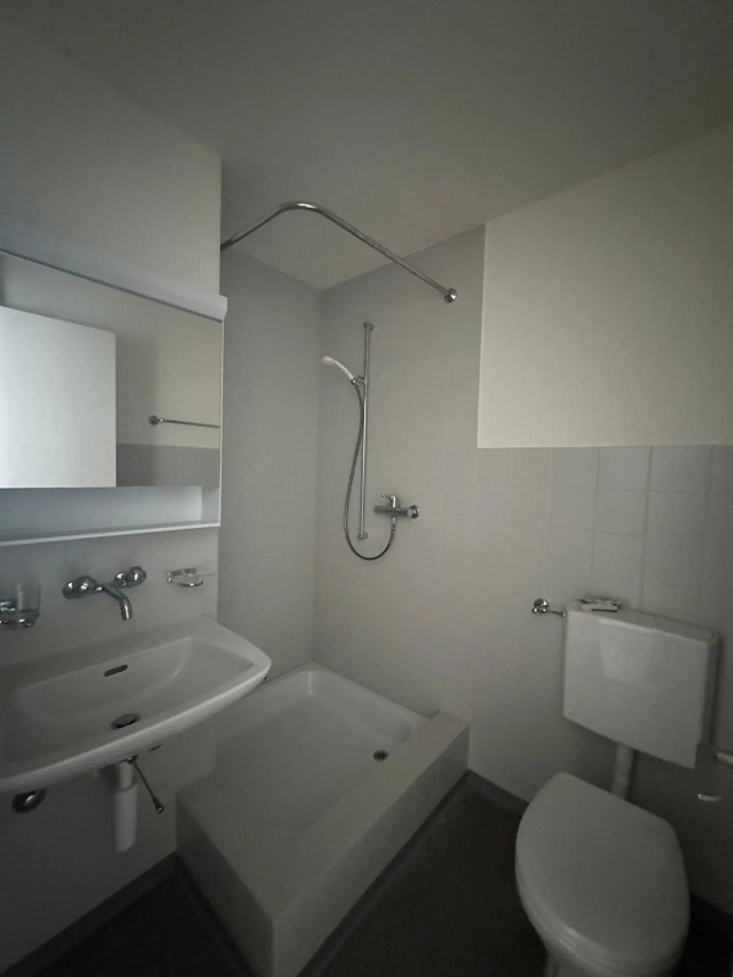 Appartement 1 pièce rénové dans un emplacement calme près de la lisière de la forêt - Photo 9 sur 12