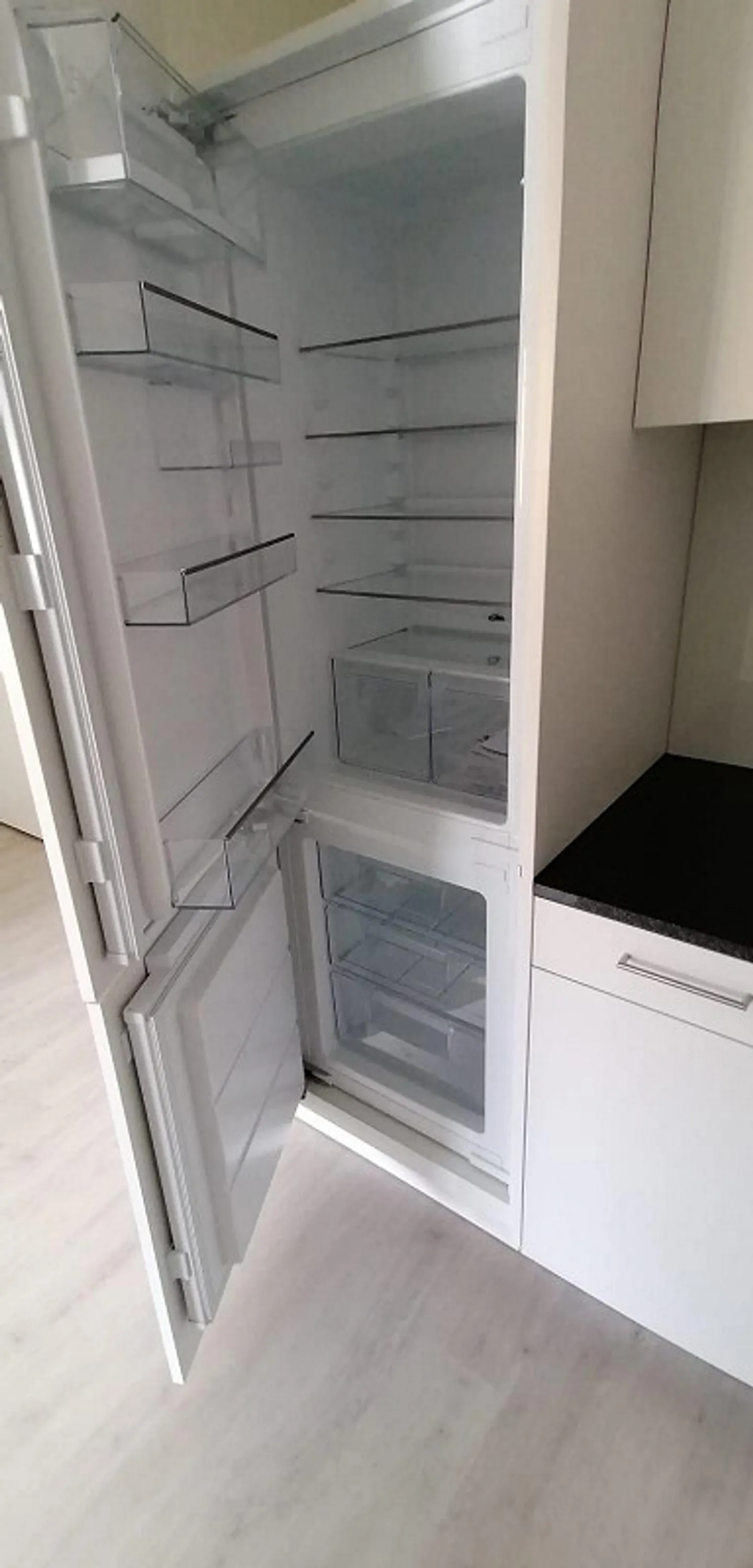 Appartement 1 pièce rénové dans un emplacement calme près de la lisière de la forêt - Photo 3 sur 12